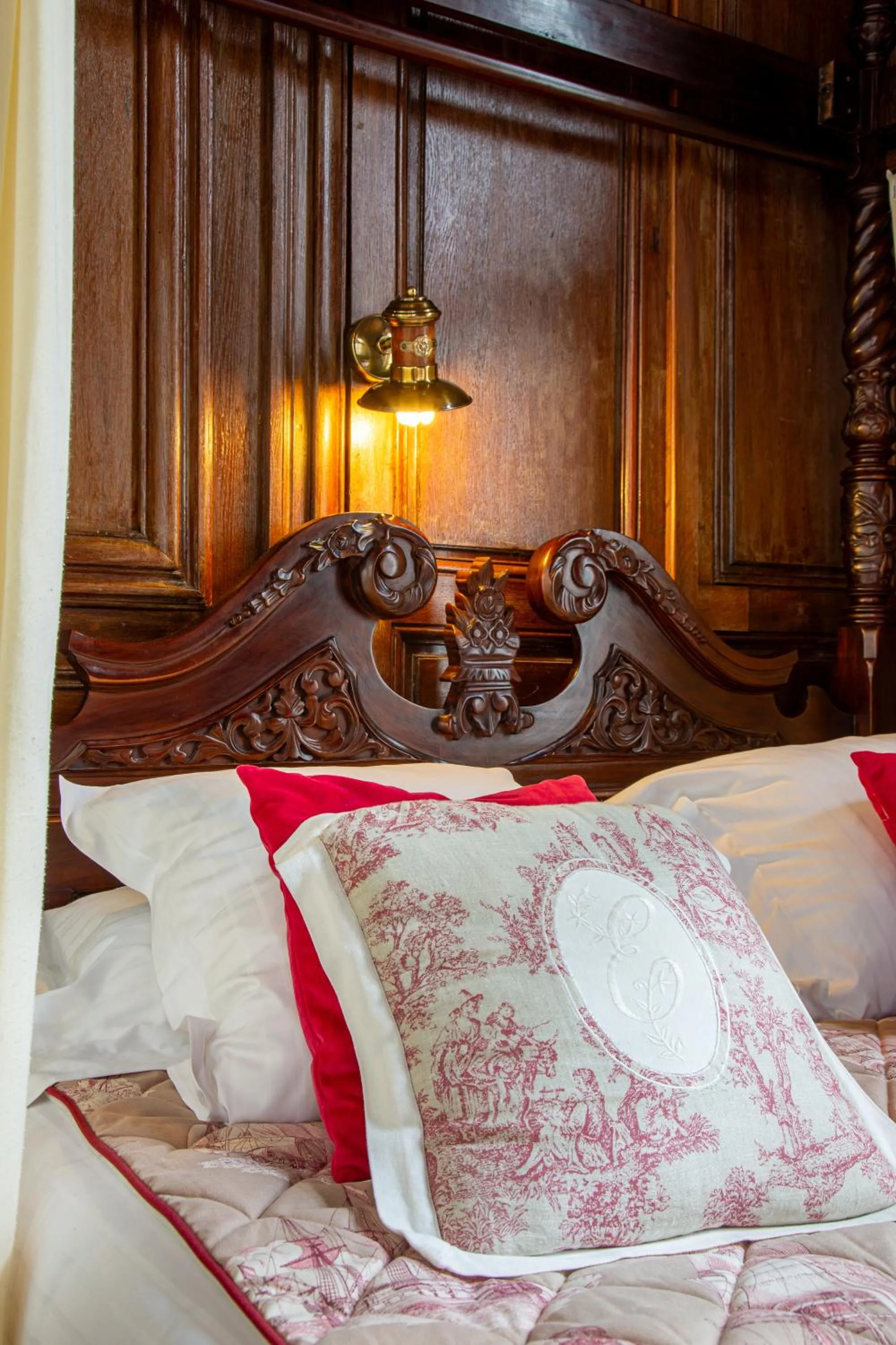 Bed in Château Hôtel Du Colombier