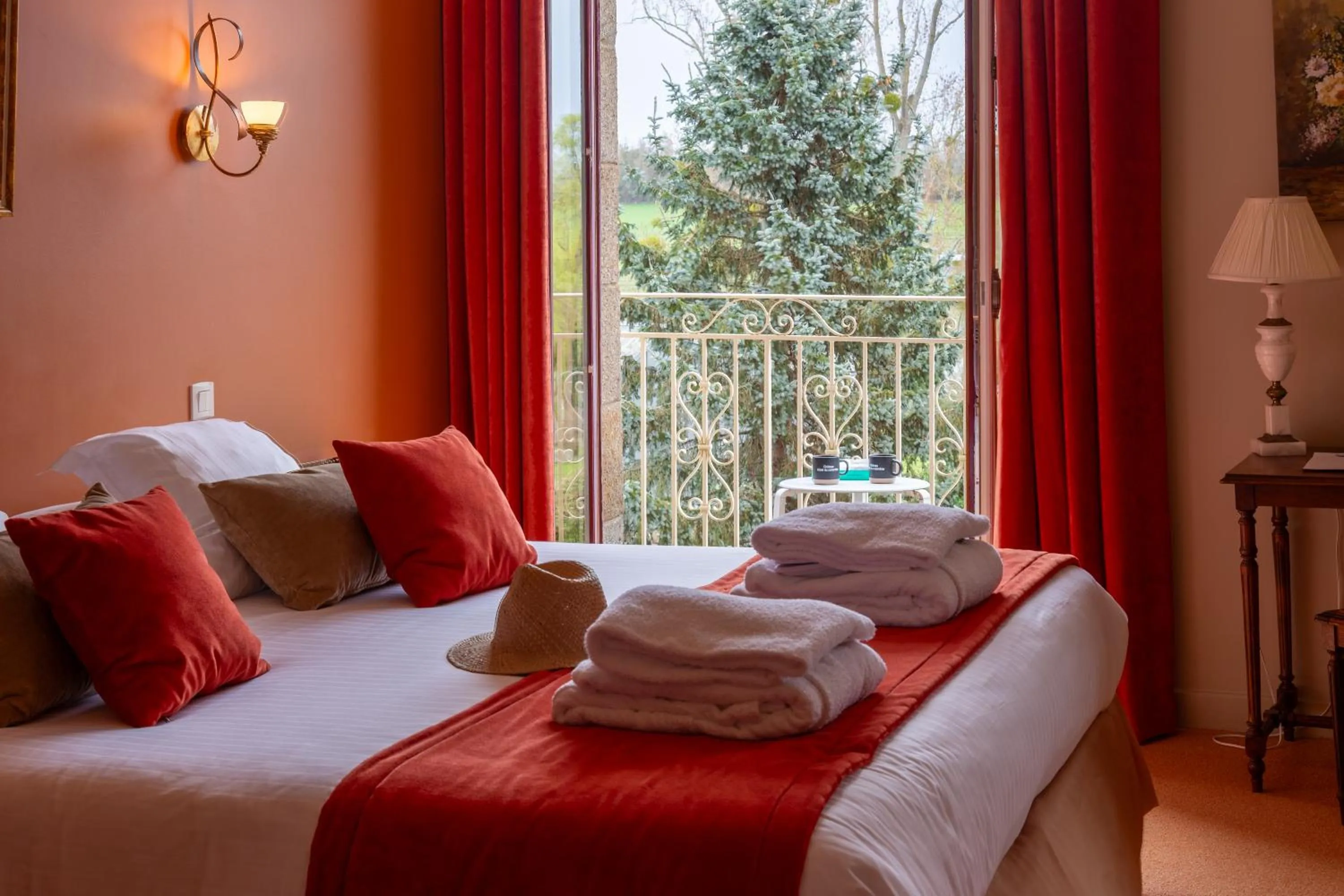 Bed in Château Hôtel Du Colombier