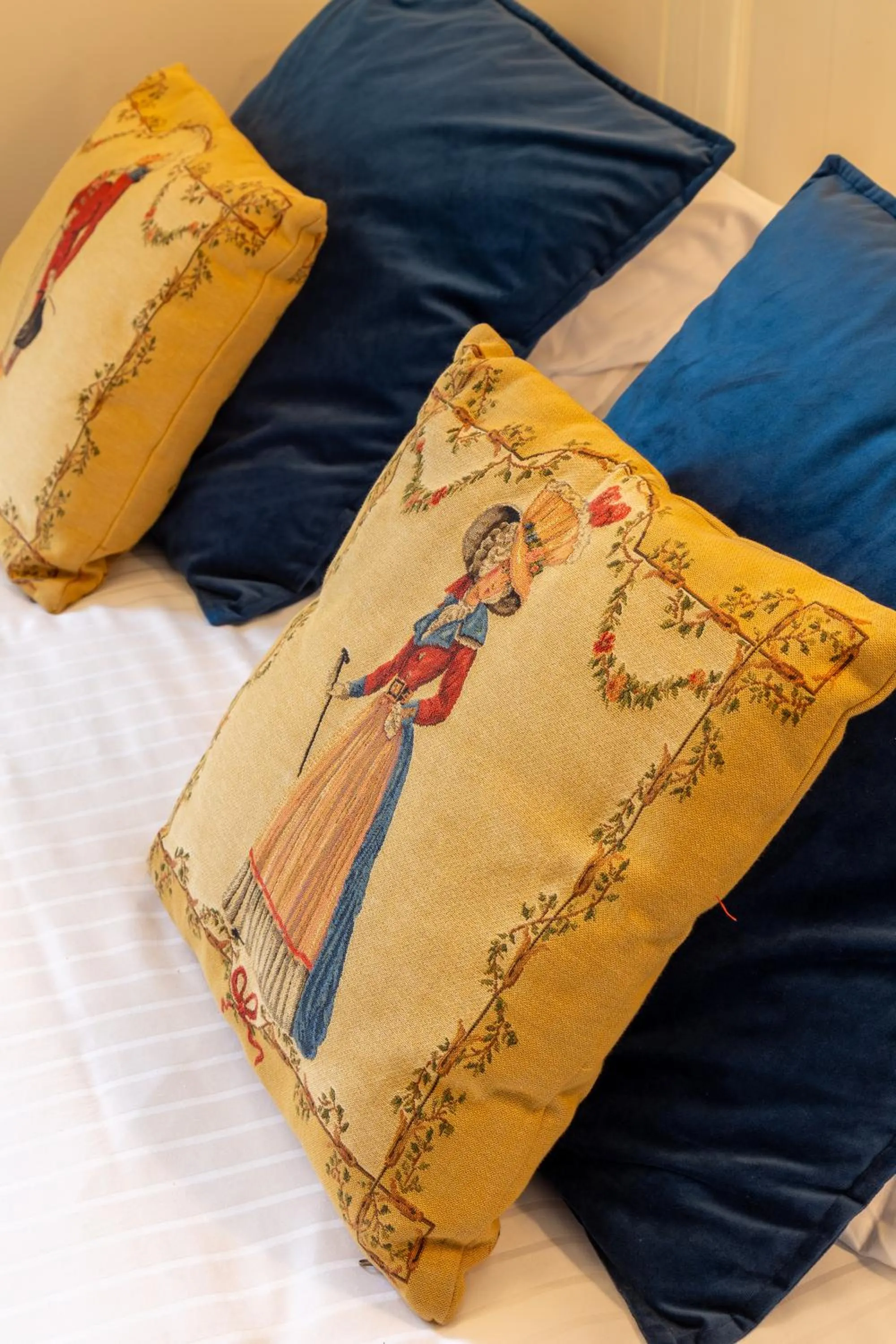 Bed in Château Hôtel Du Colombier