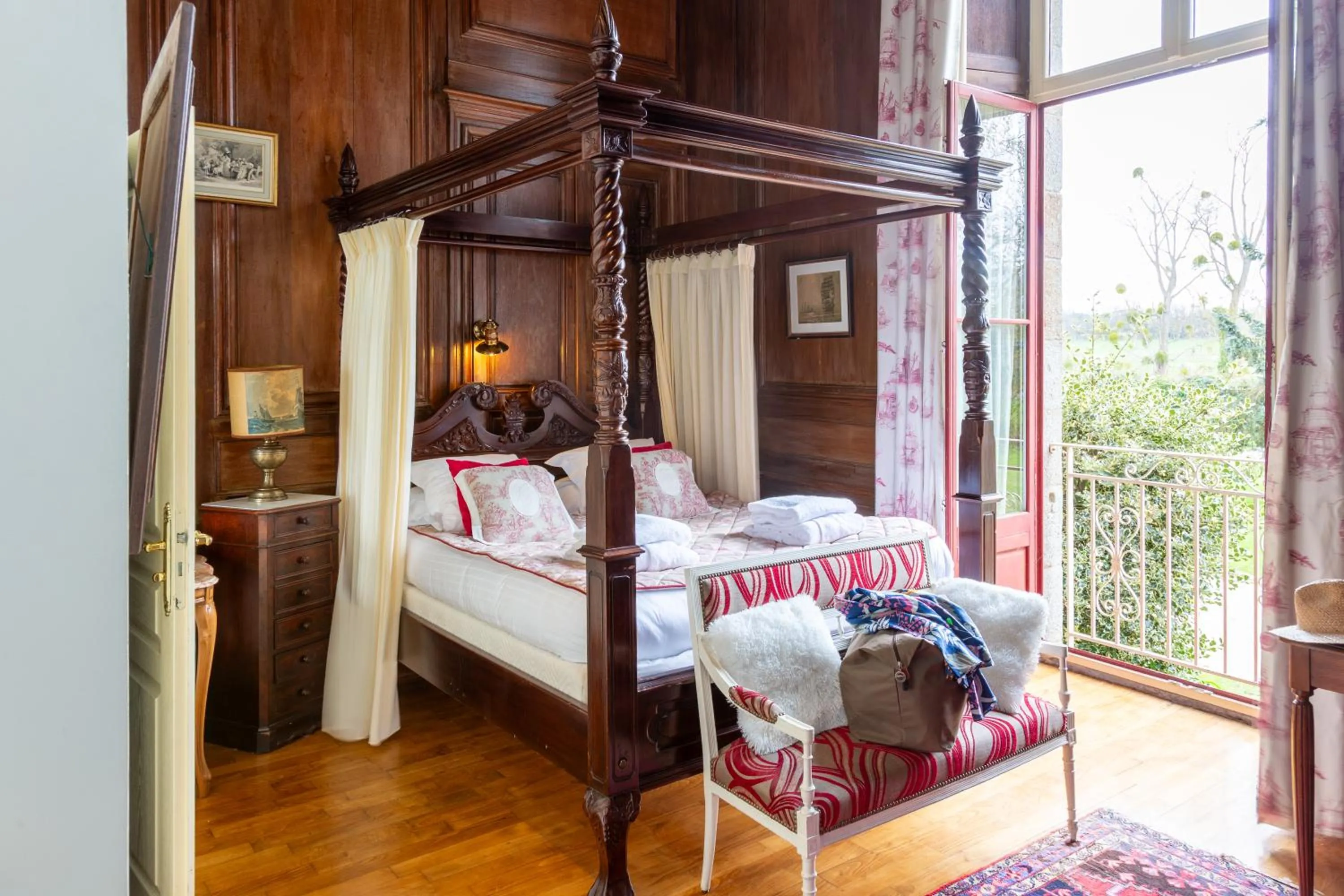 Bed in Château Hôtel Du Colombier