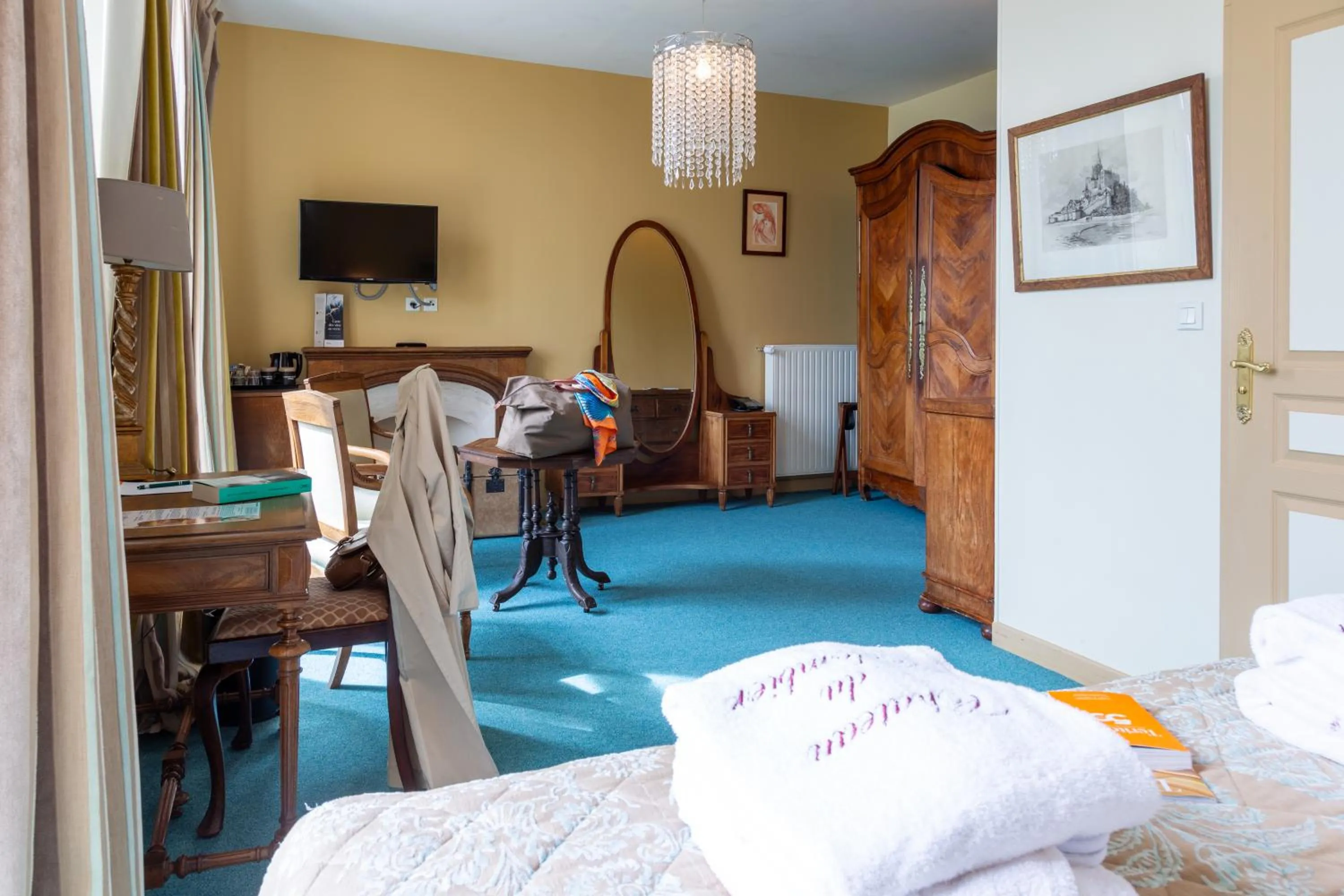 Bed in Château Hôtel Du Colombier