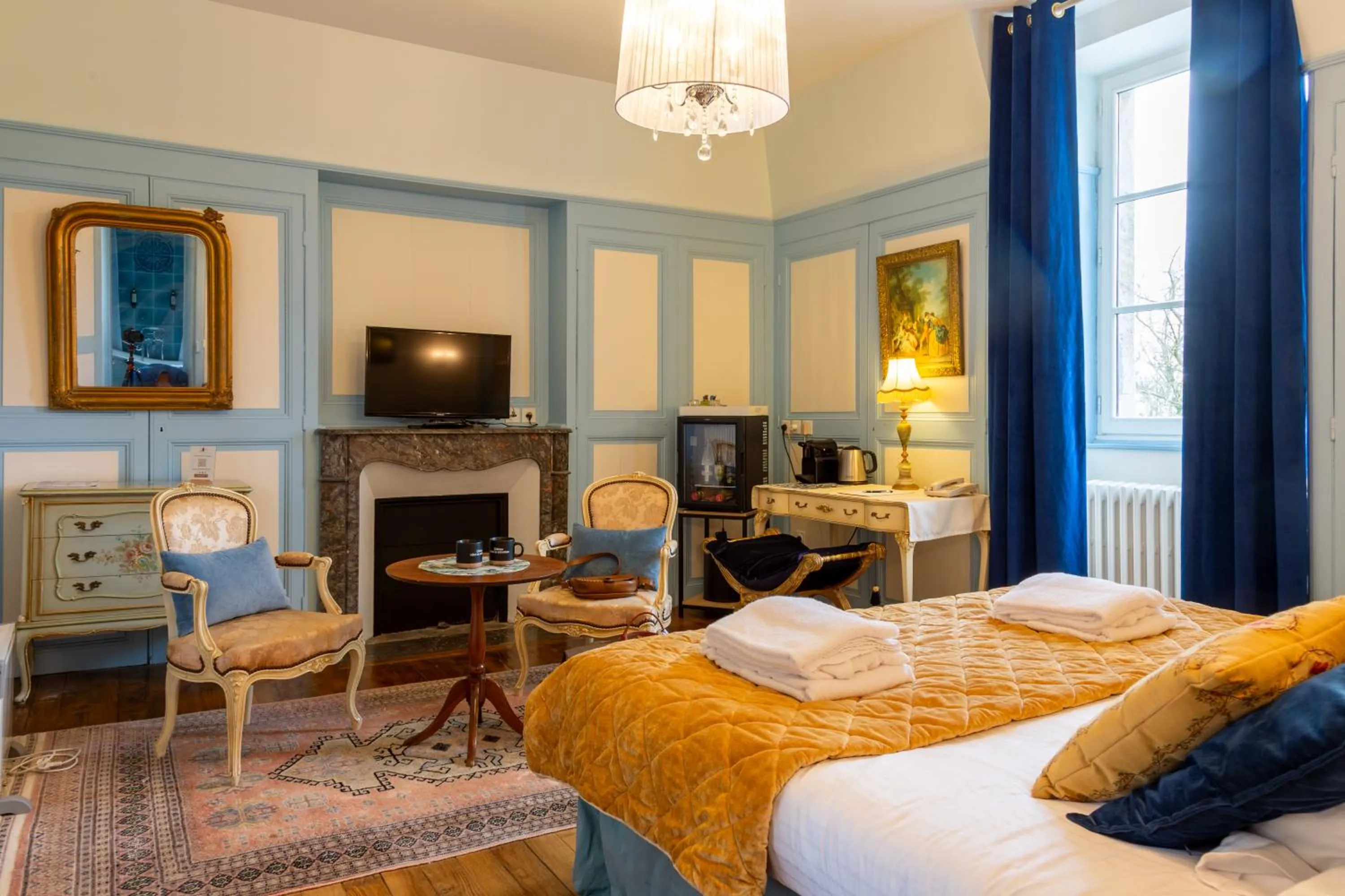 Bed in Château Hôtel Du Colombier