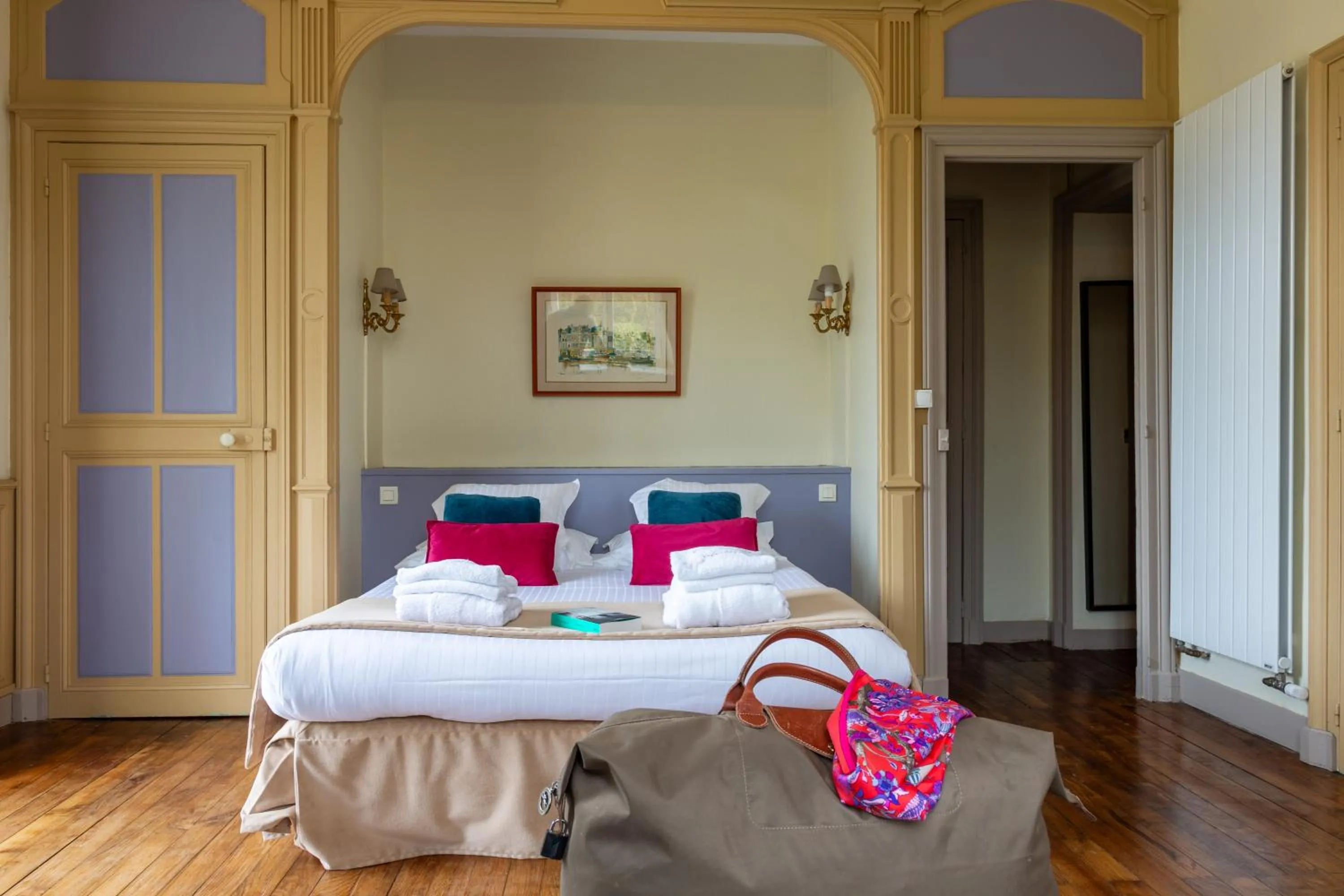 Bed in Château Hôtel Du Colombier