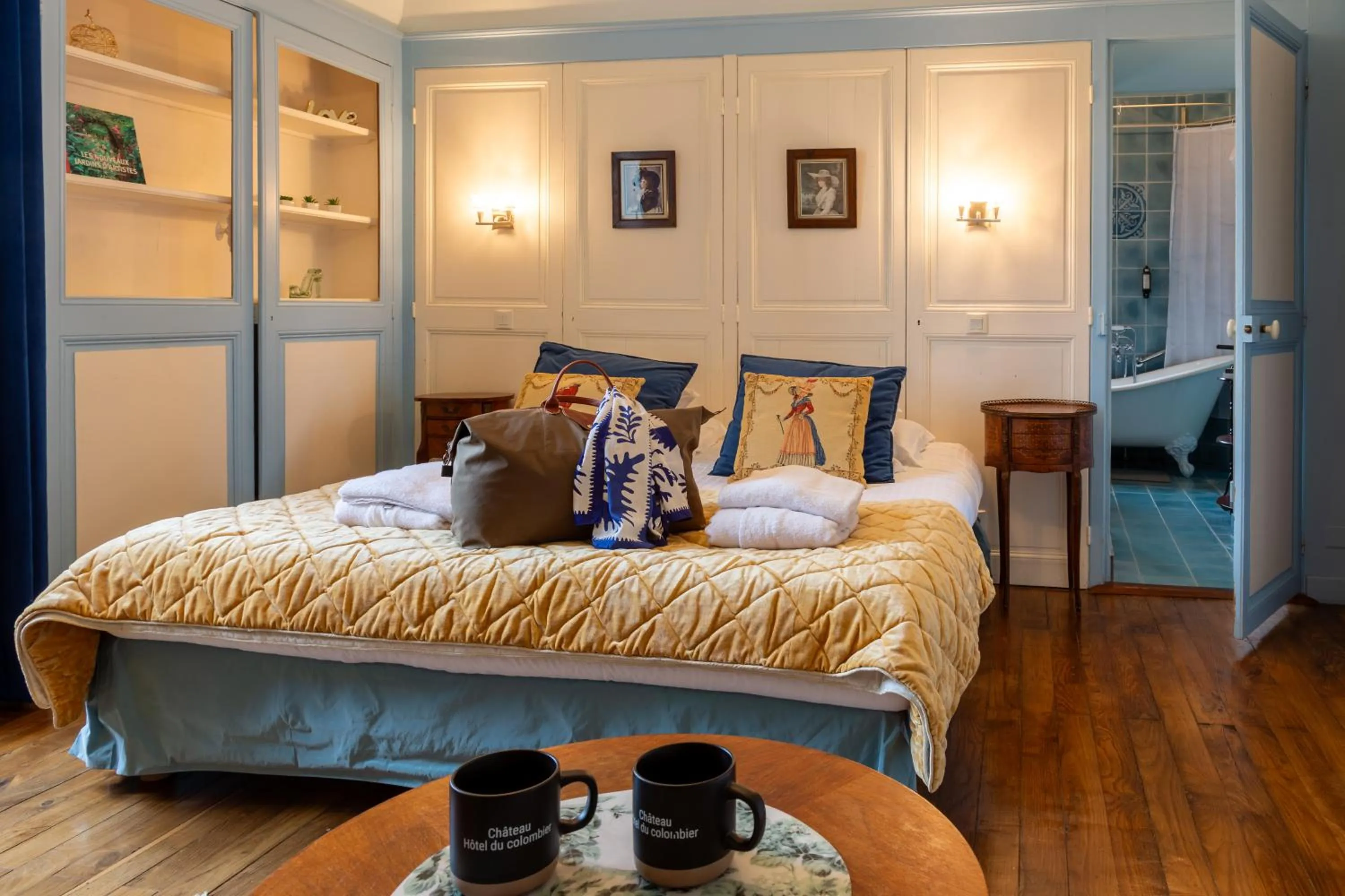 Bed in Château Hôtel Du Colombier