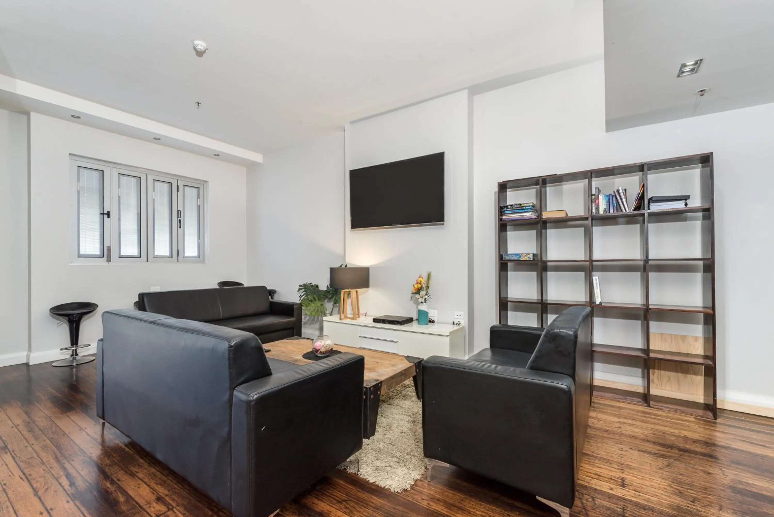 Communal lounge/ TV room in Studios on King