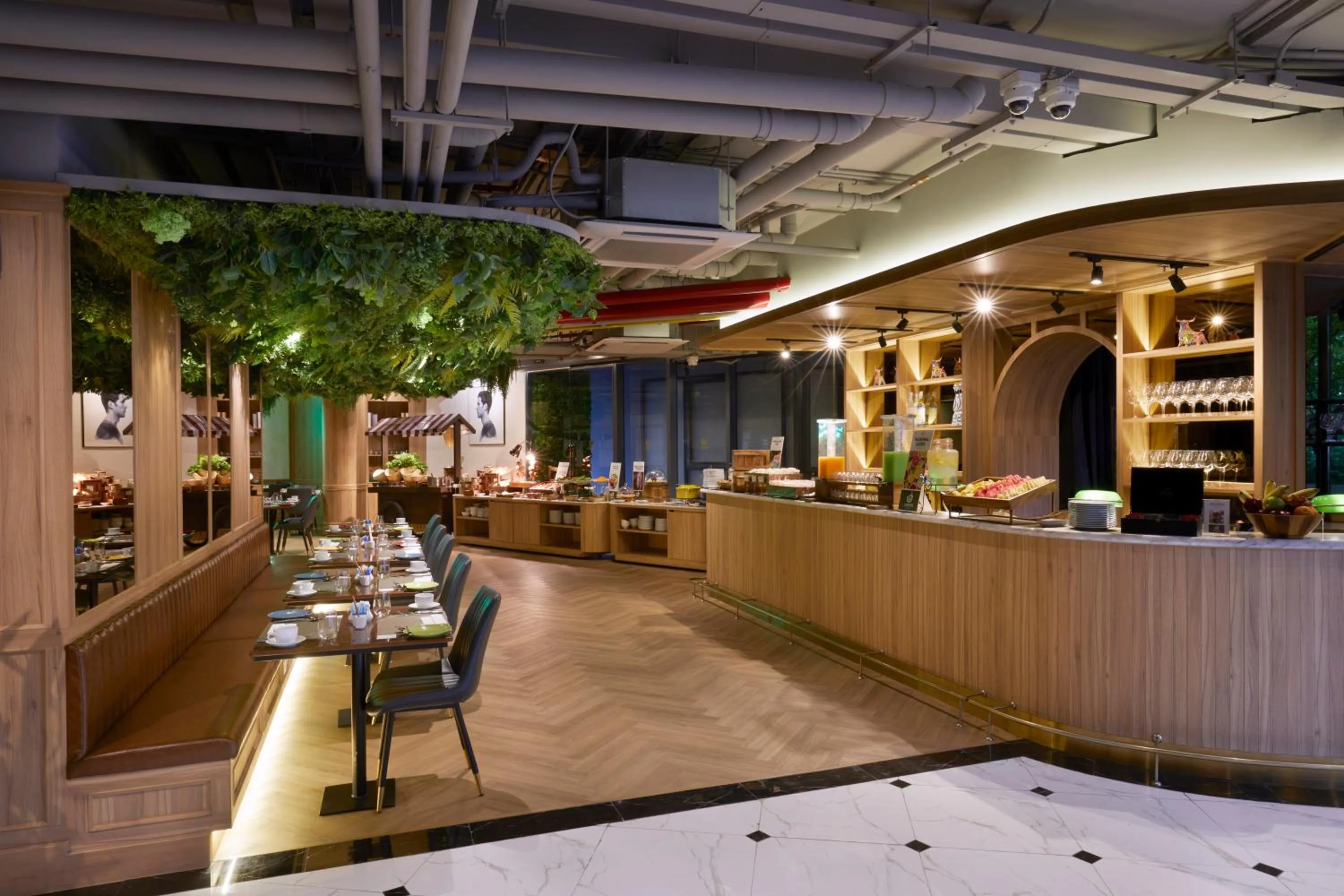 Restaurant/places to eat in Somerset Rama 9 Bangkok