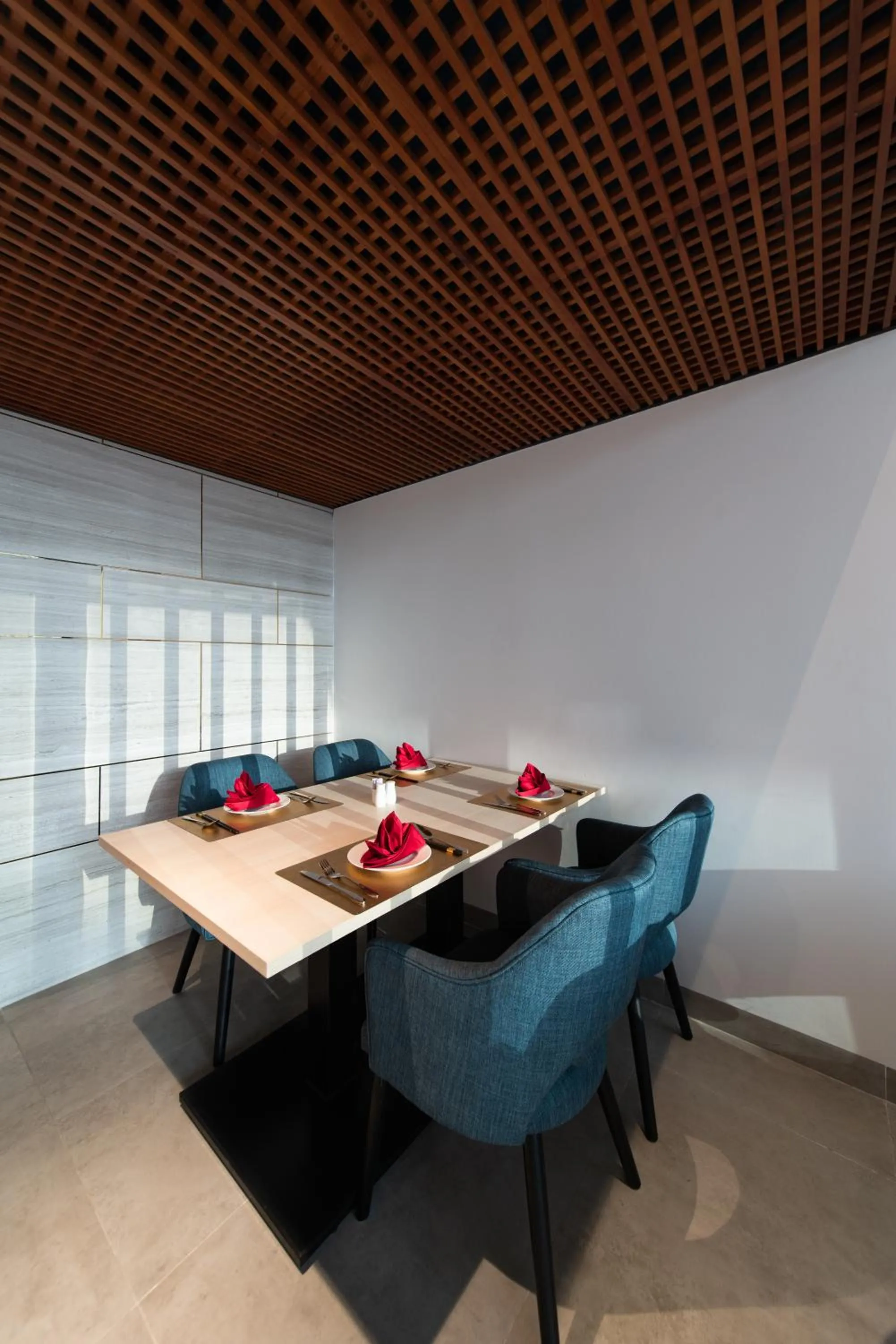 Restaurant/places to eat in The Time Hotel