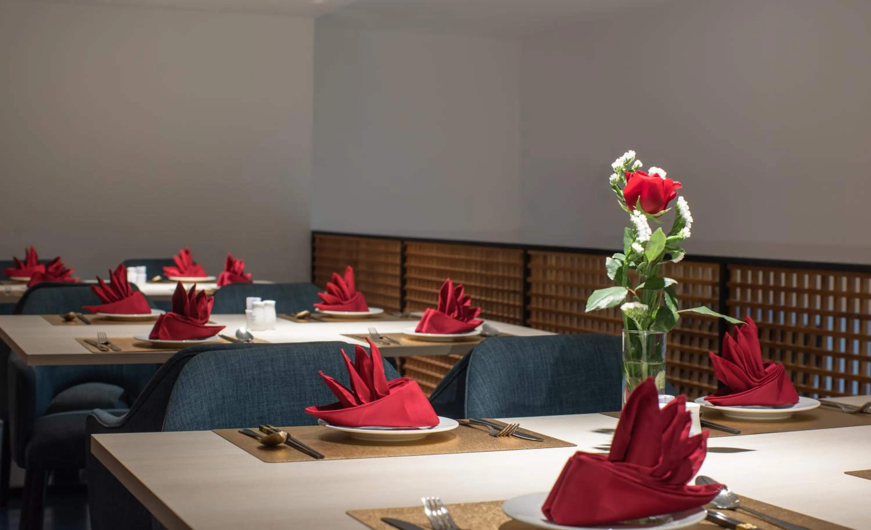 Restaurant/places to eat in The Time Hotel