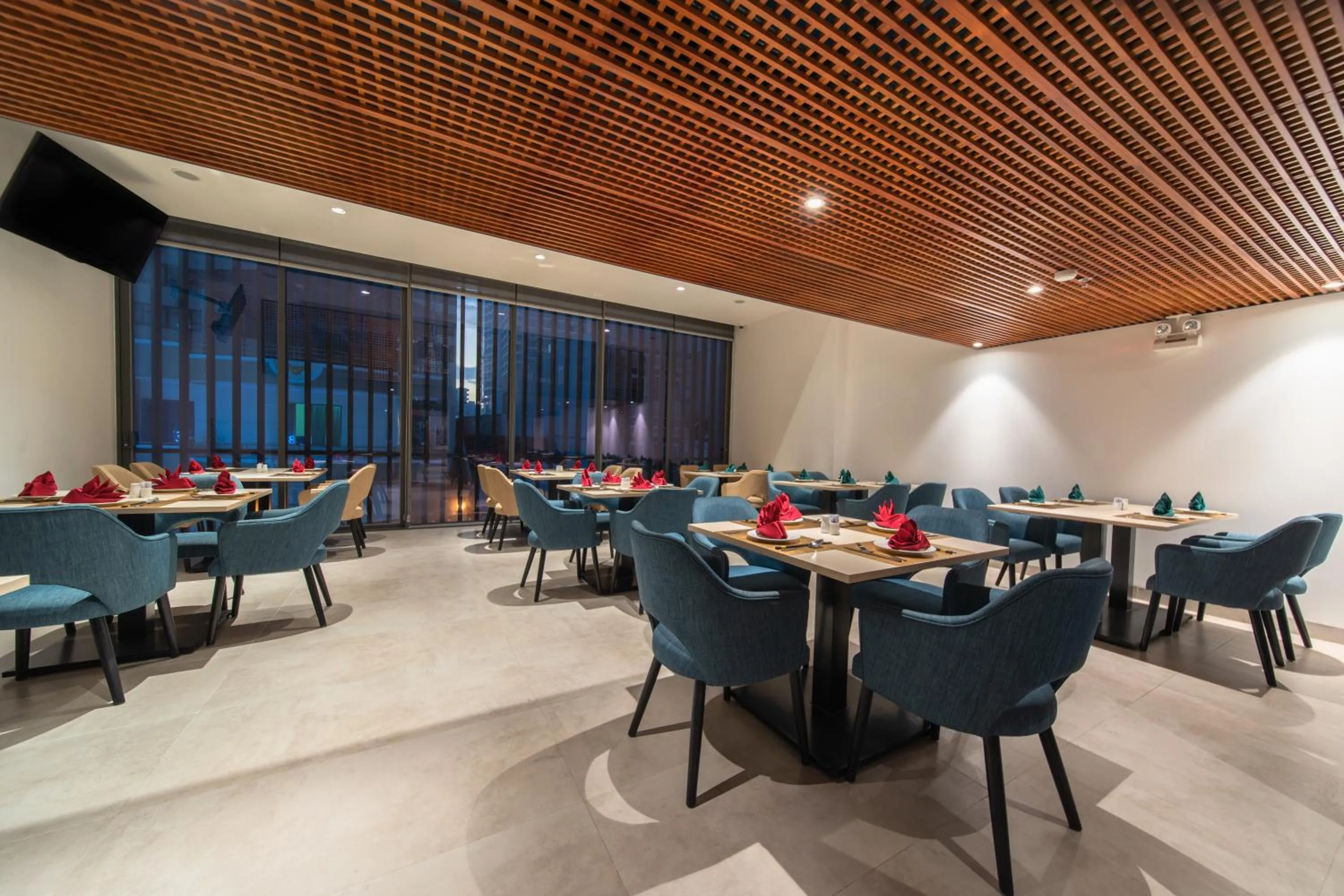 Restaurant/places to eat in The Time Hotel