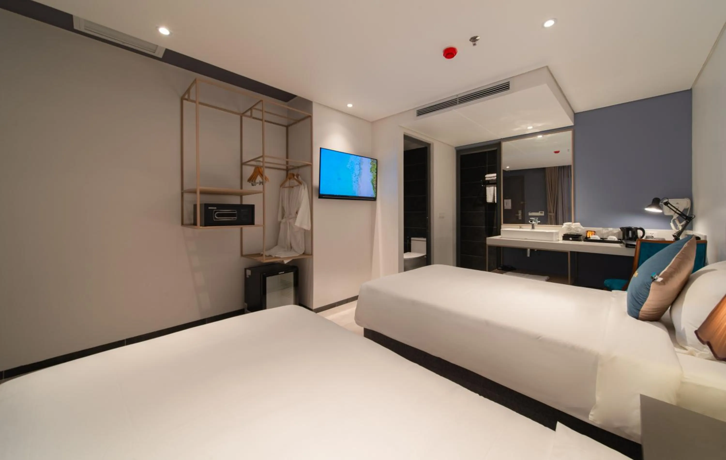 Photo of the whole room, Bed in The Time Hotel