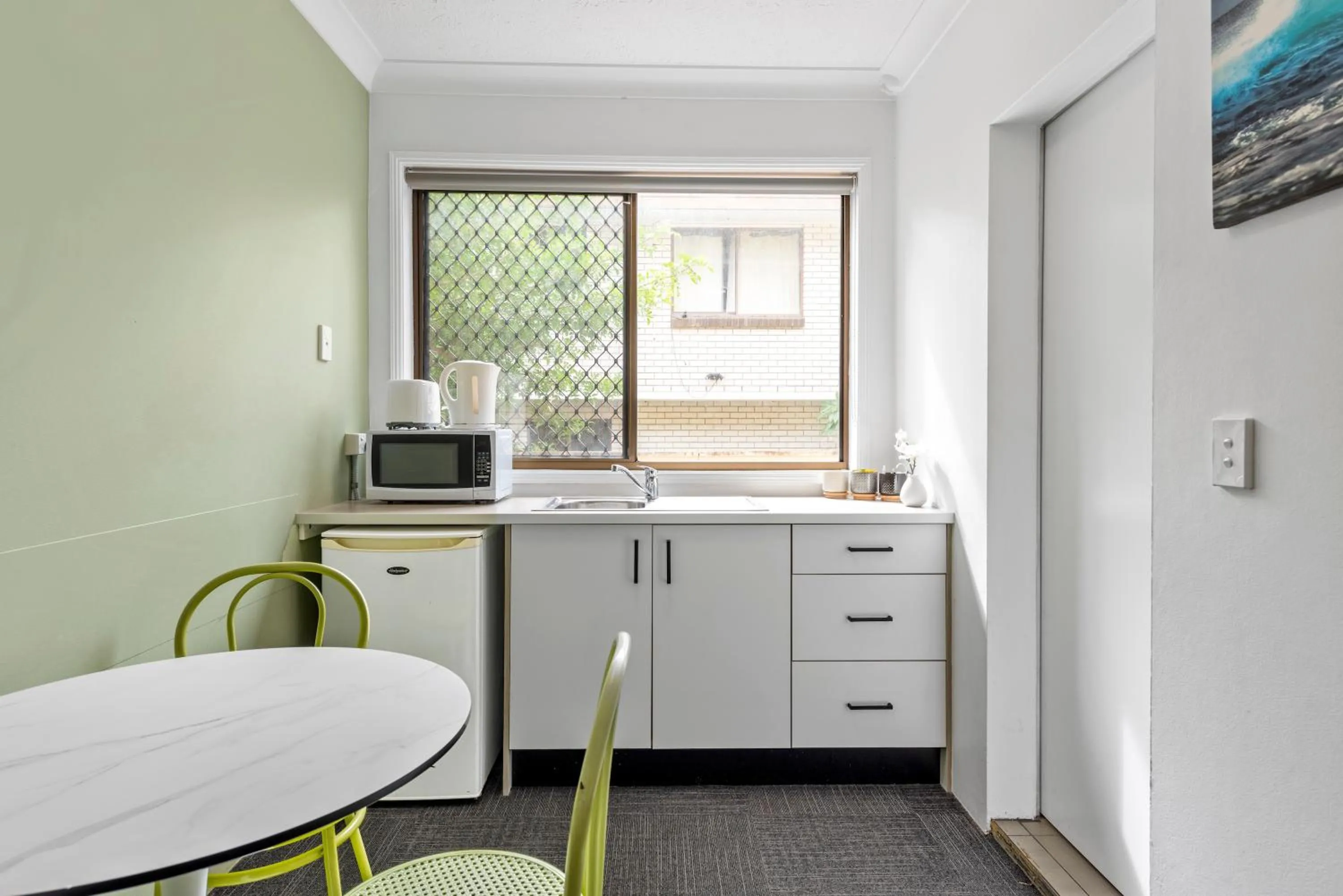 Kitchen or kitchenette in Gold Coast Inn