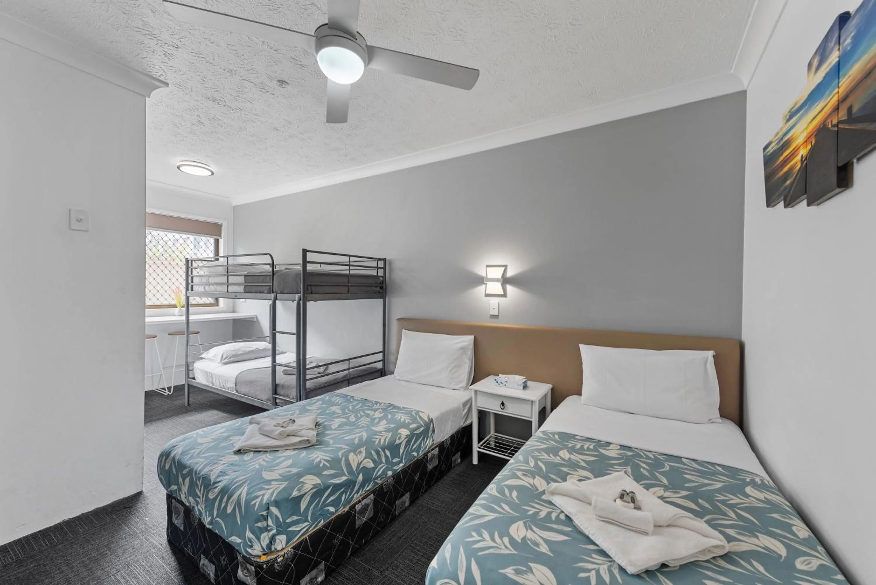 bunk bed, Bed in Gold Coast Inn