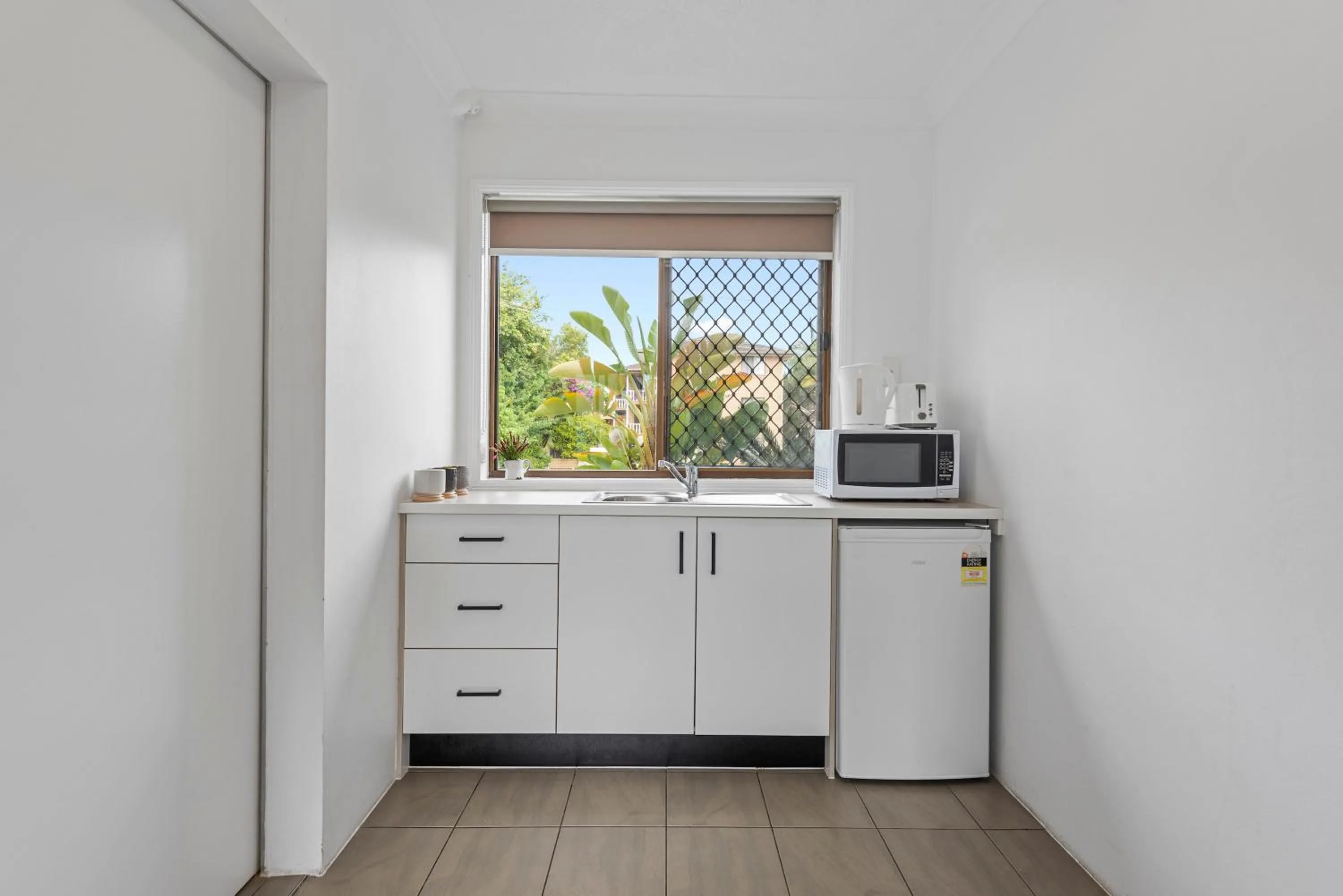 Kitchen or kitchenette in Gold Coast Inn