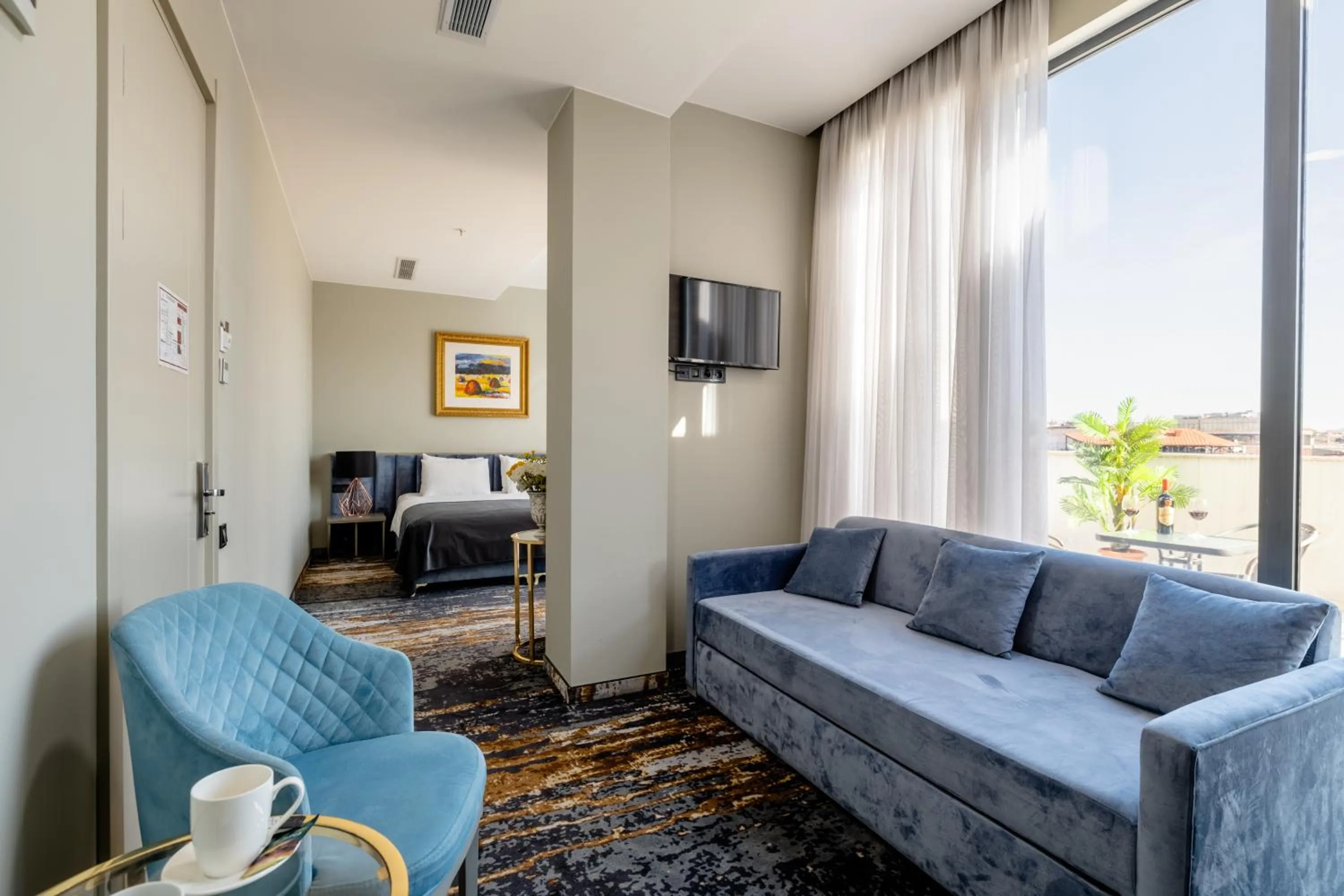 Communal lounge/ TV room in Brosse Garden