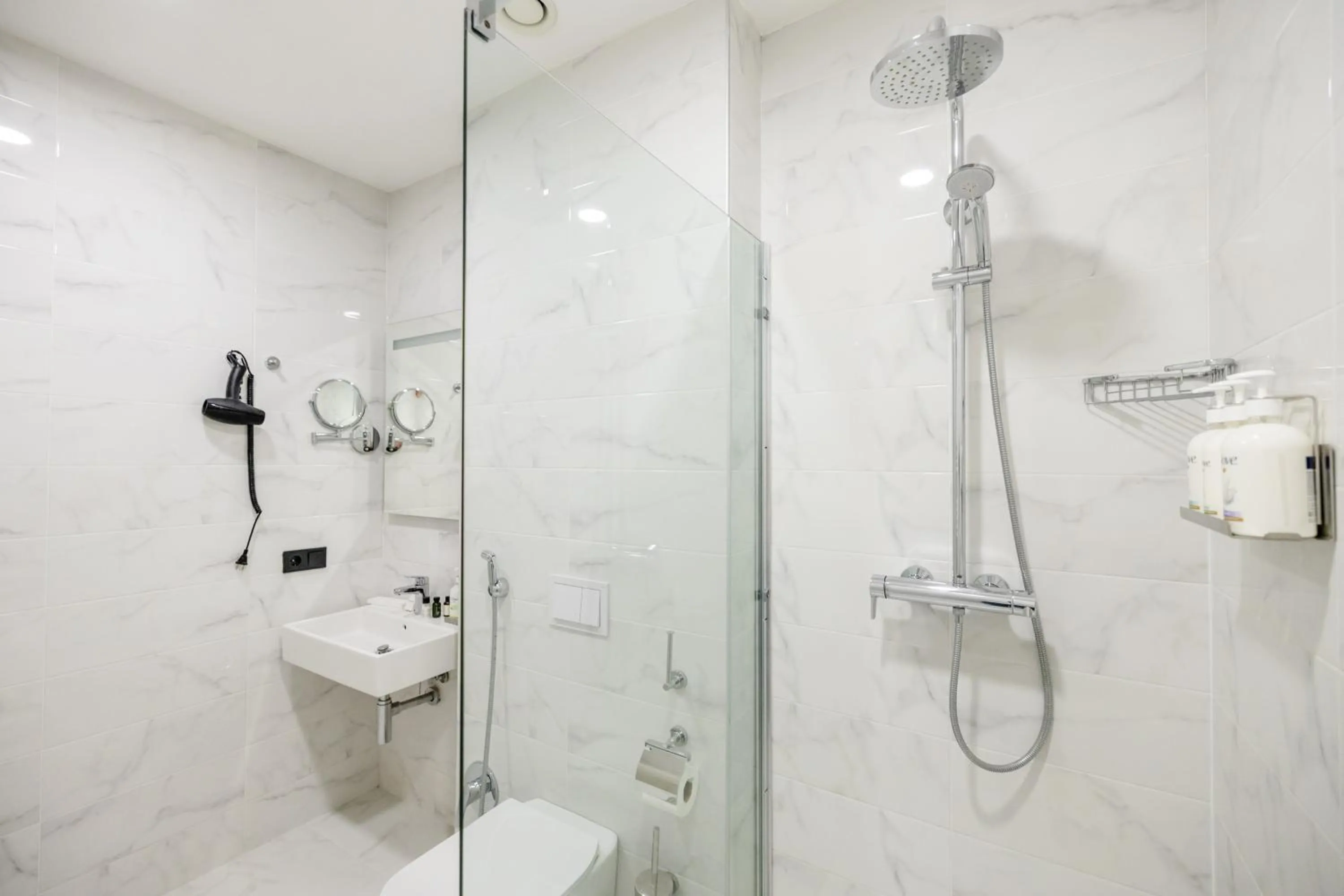 Shower in Brosse Garden