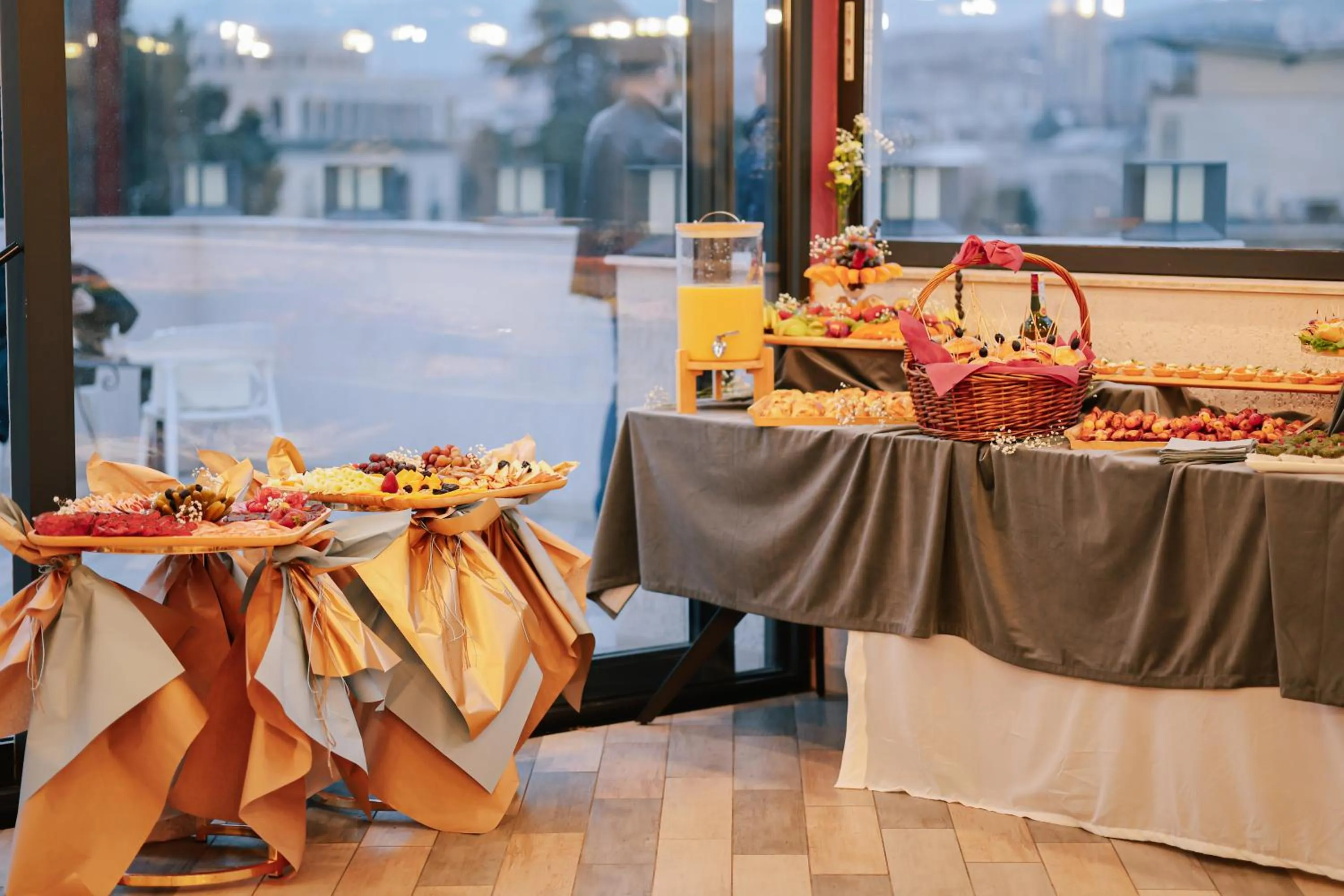 Restaurant/places to eat in Brosse Garden