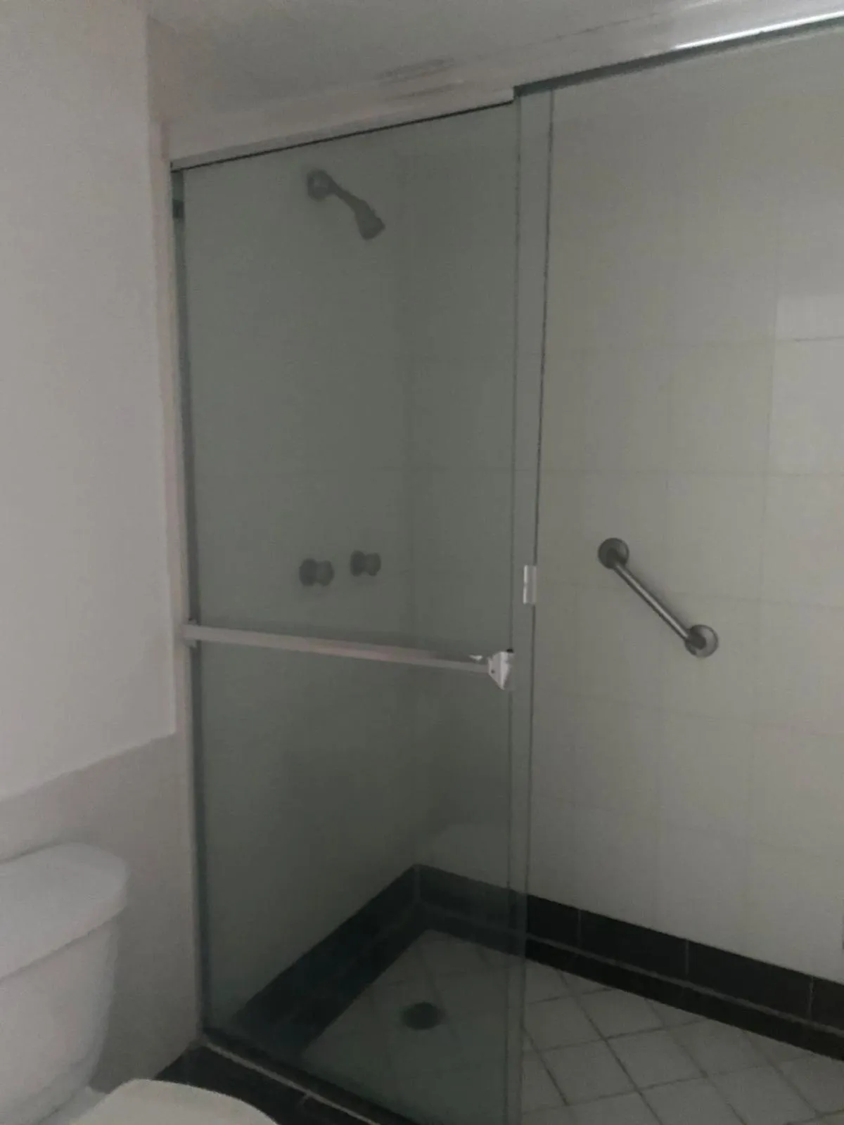 Shower in Hotel Pez Vela