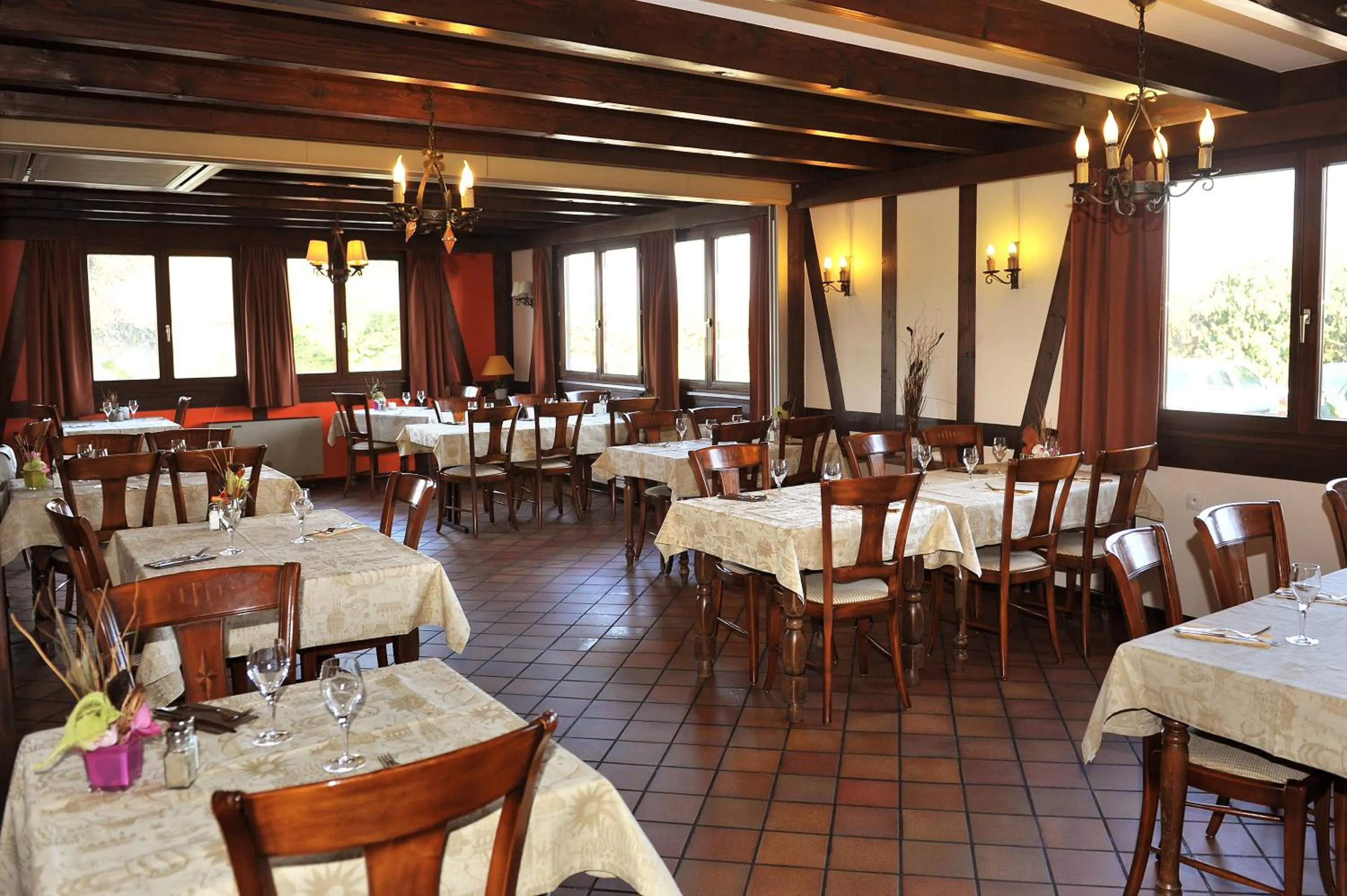Restaurant/places to eat in Sud Hotel