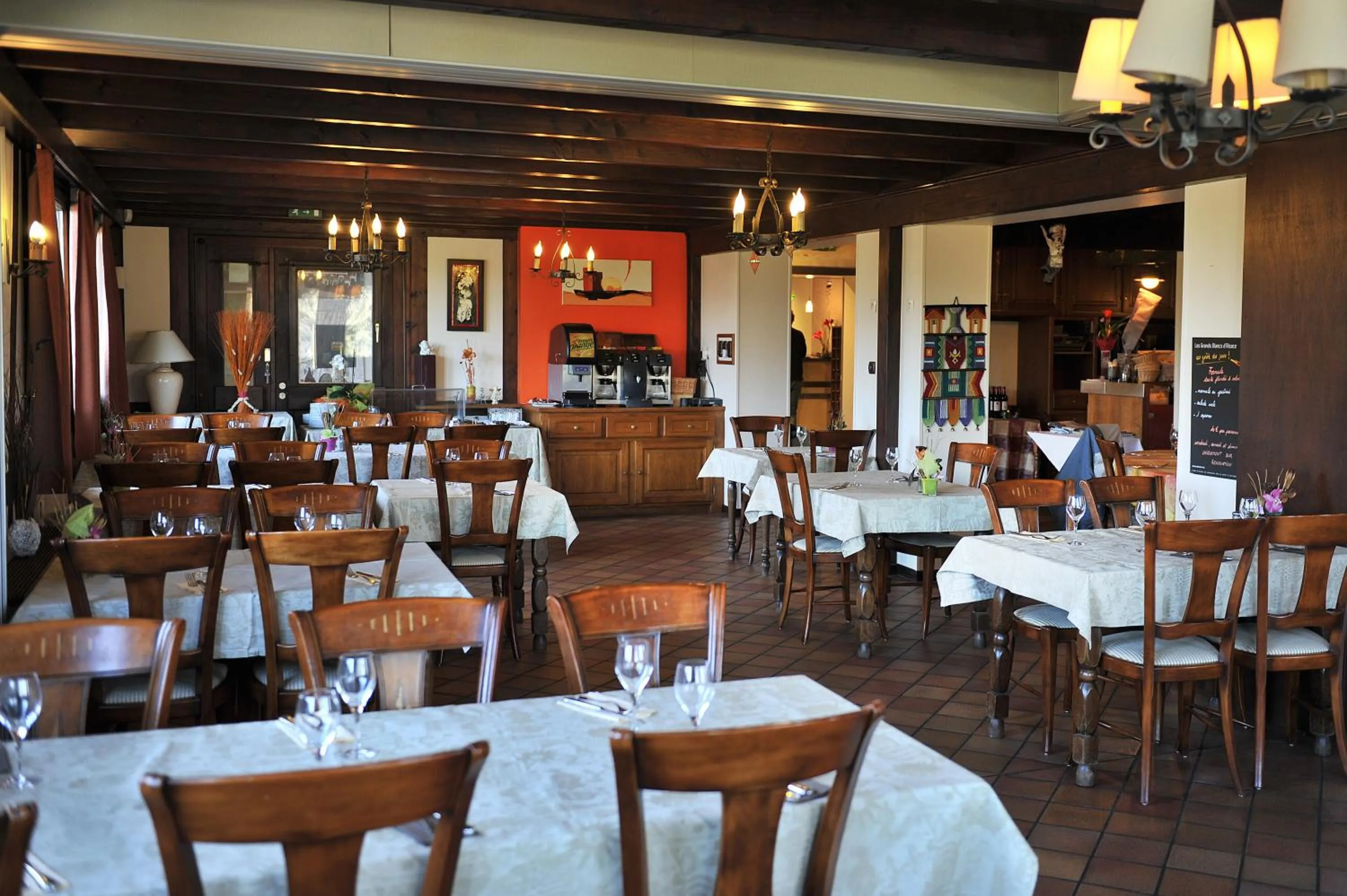 Restaurant/places to eat in Sud Hotel