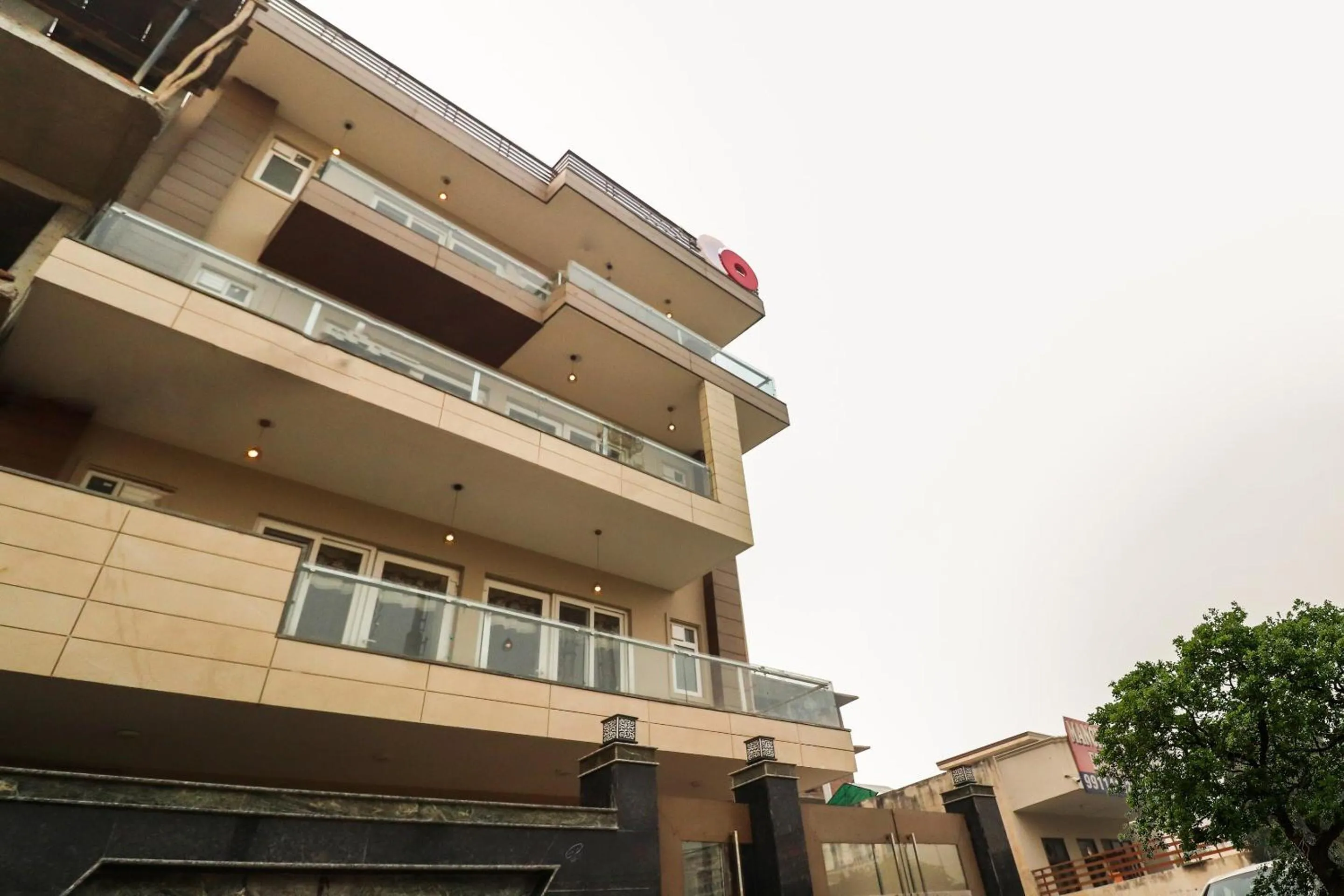 Facade/entrance in Collection O Green Leaf Residency