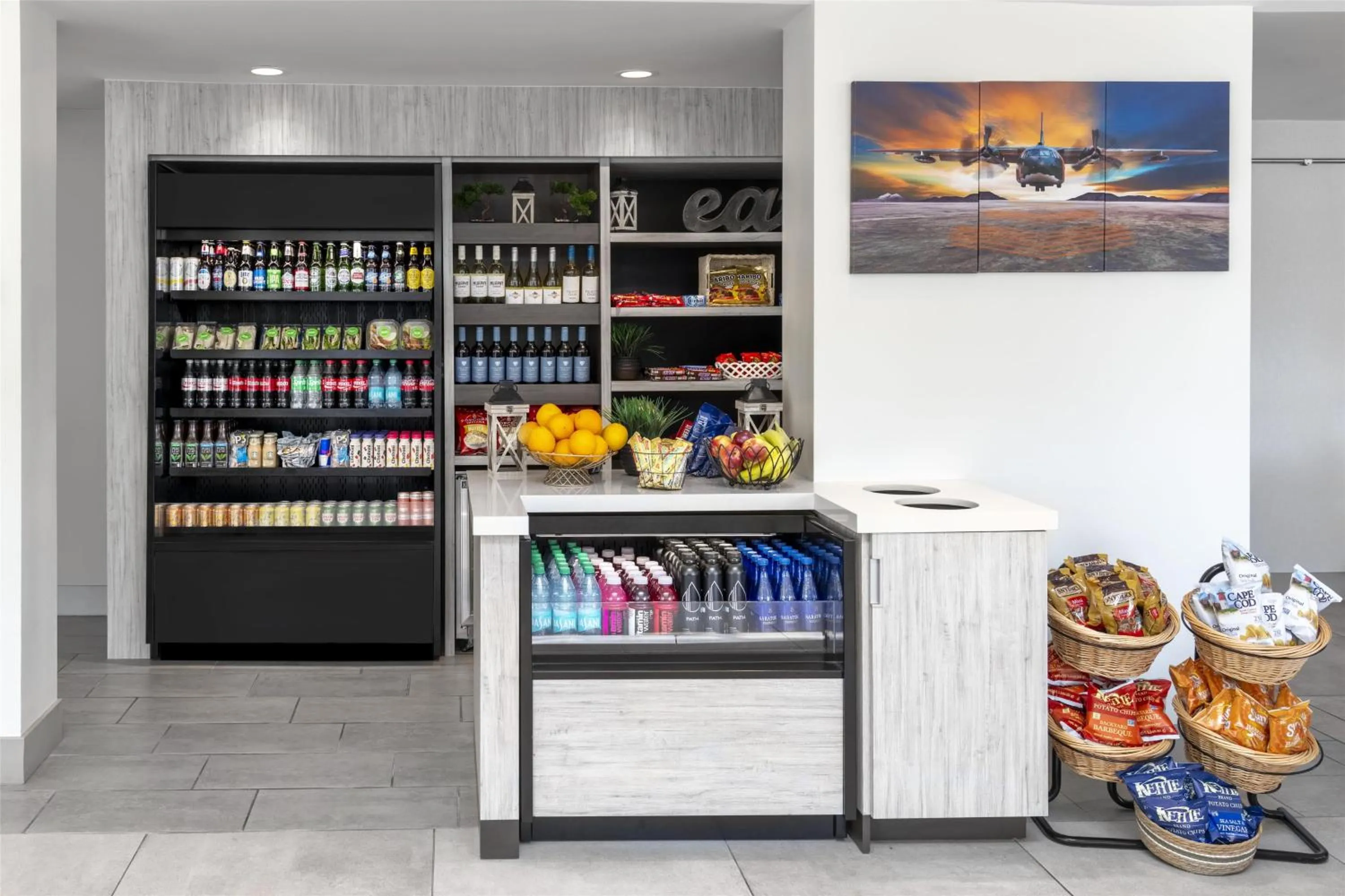On-site shops in Hilton Garden Inn Queens JFK