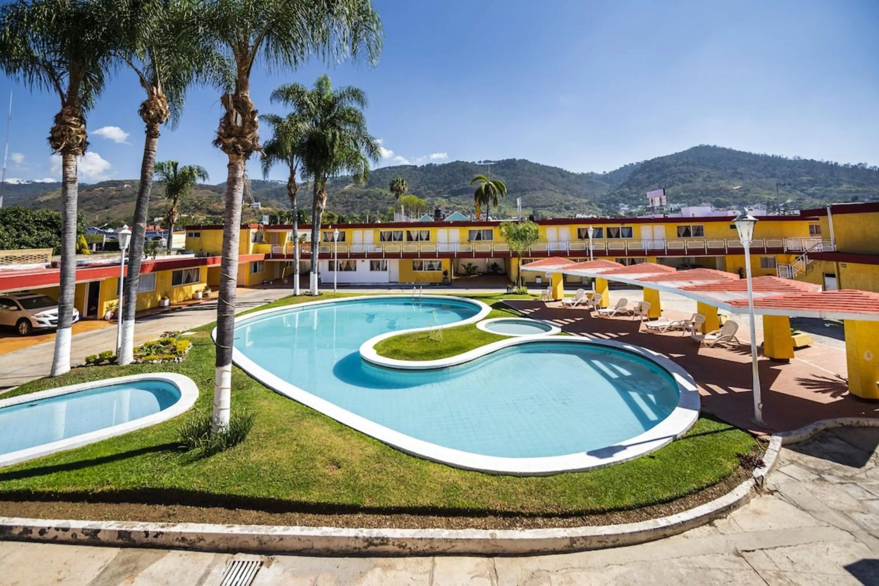 Swimming pool in Capital O Colón, Ciudad Guzmán Jalisco