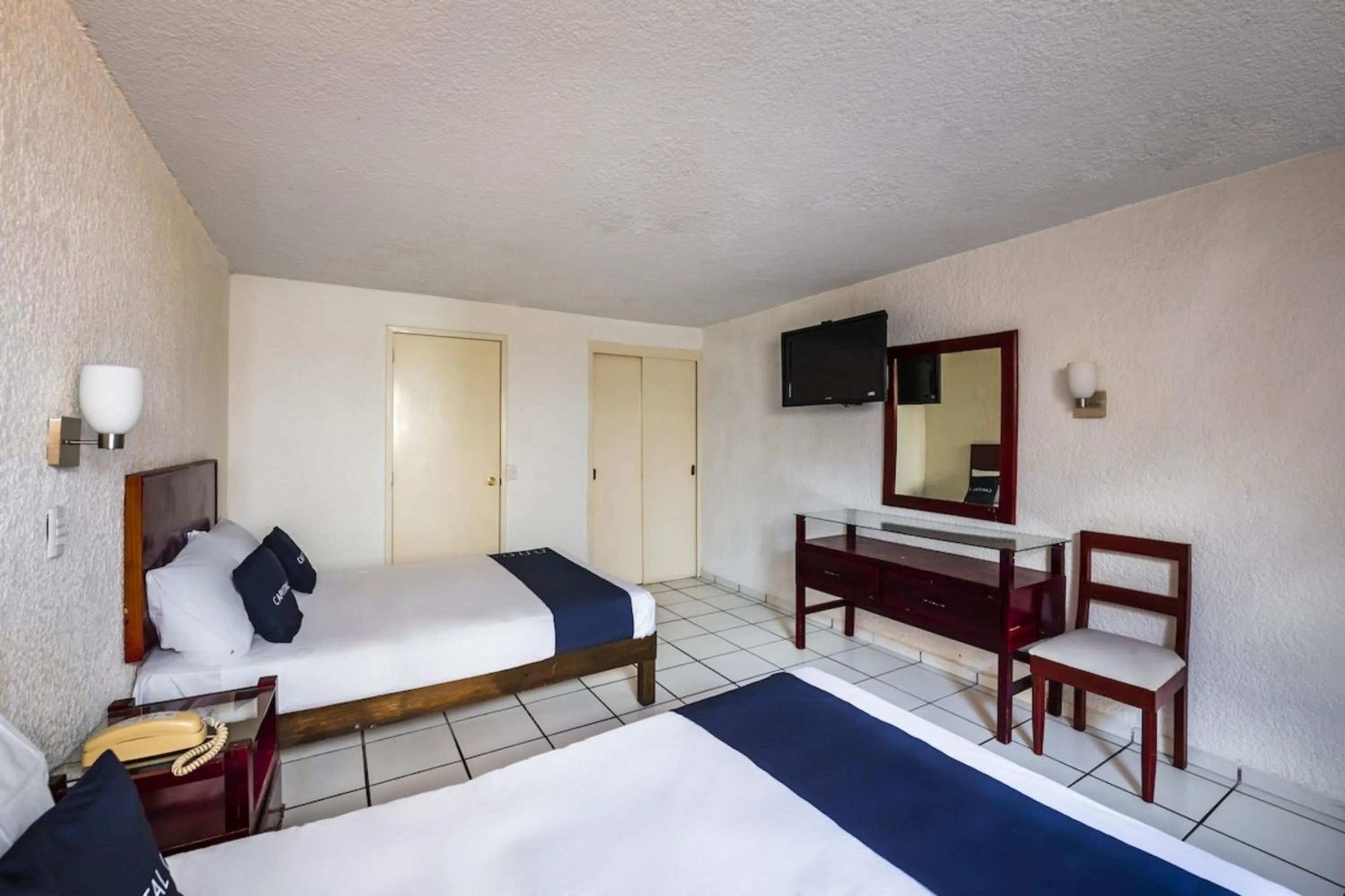 Bedroom, Bed in Capital O Colón, Ciudad Guzmán Jalisco