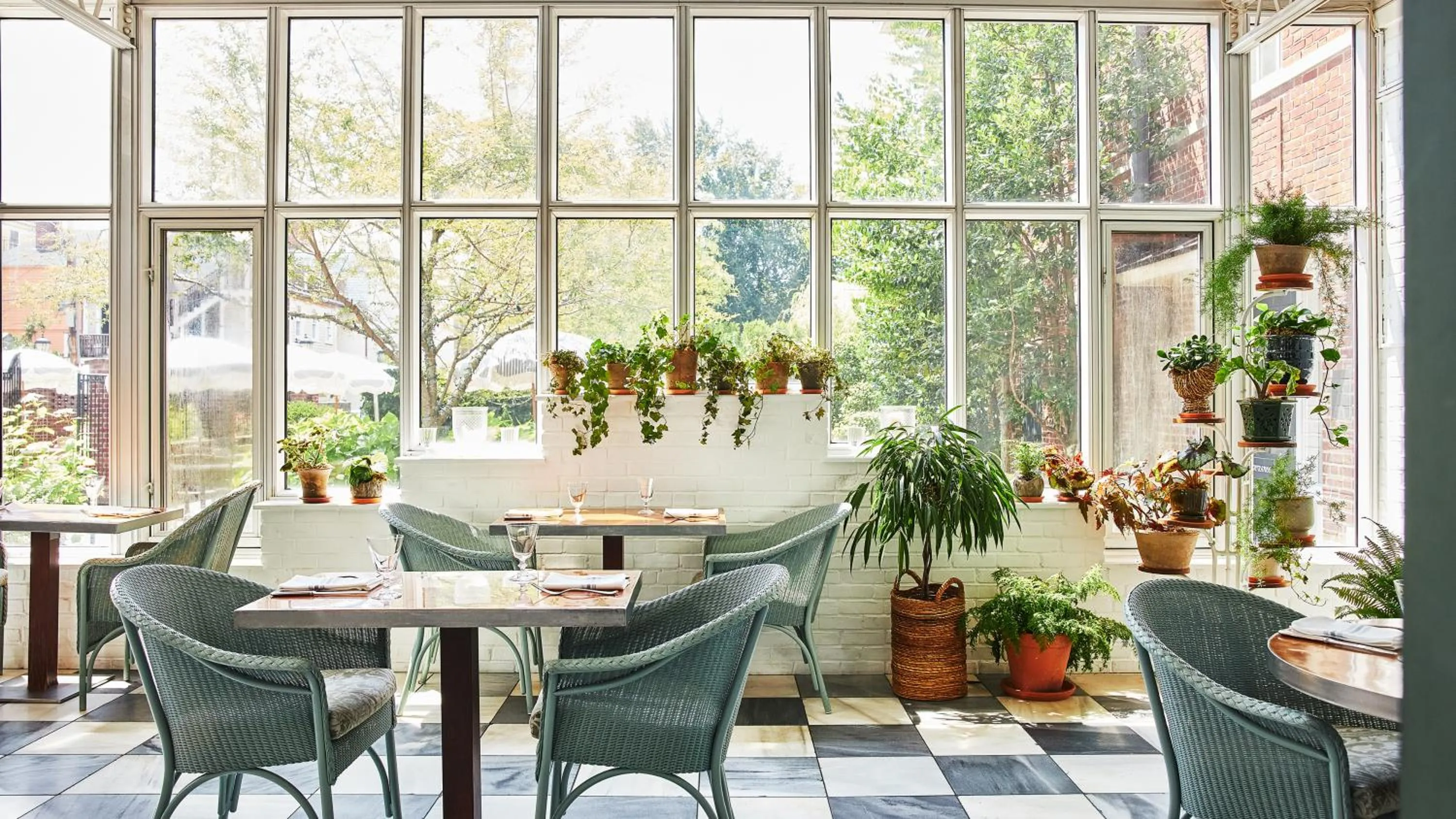 Restaurant/places to eat in The Vanderbilt, Auberge Collection