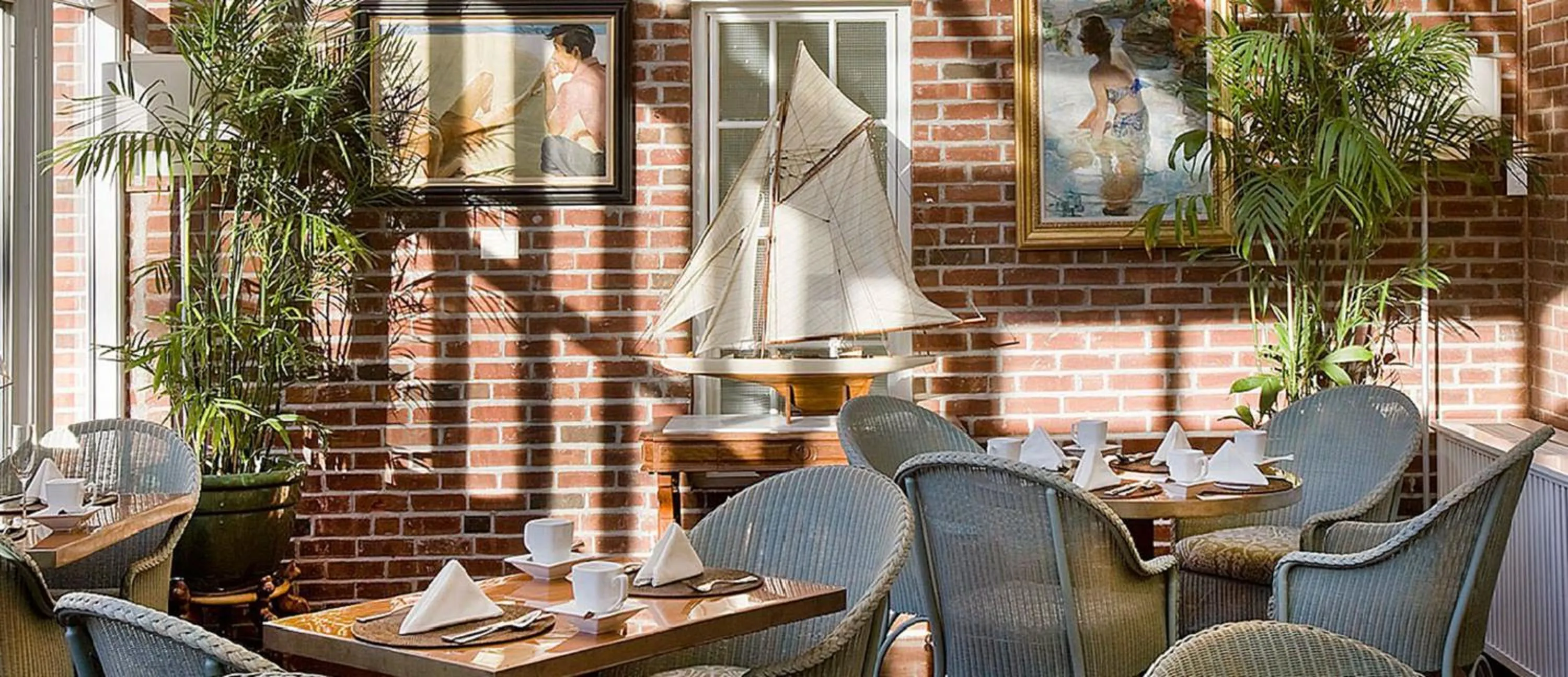 Restaurant/places to eat in The Vanderbilt, Auberge Collection