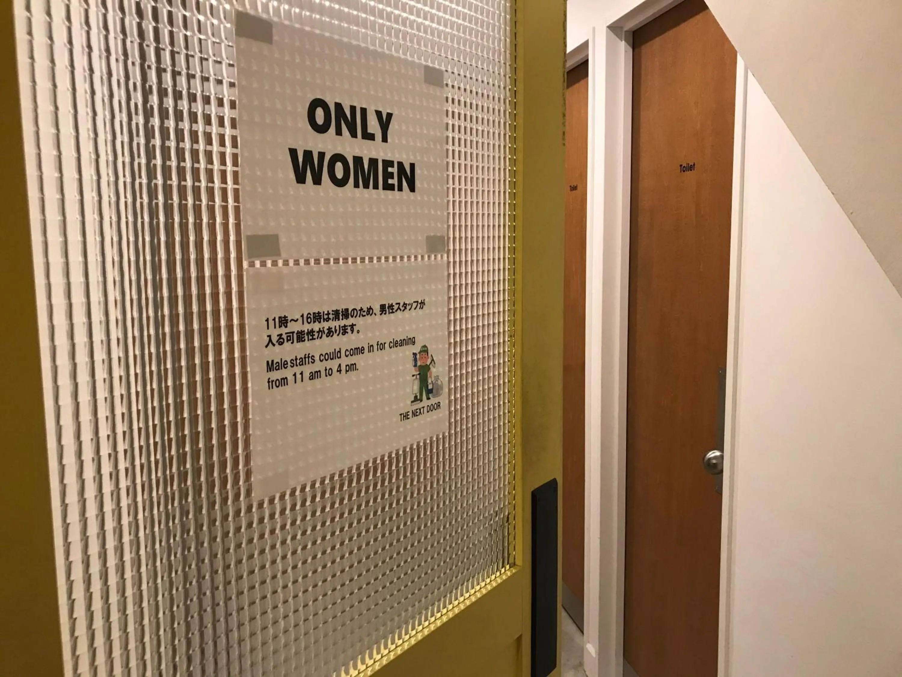 THE NEXT DOOR Dormitory & Private Hostel