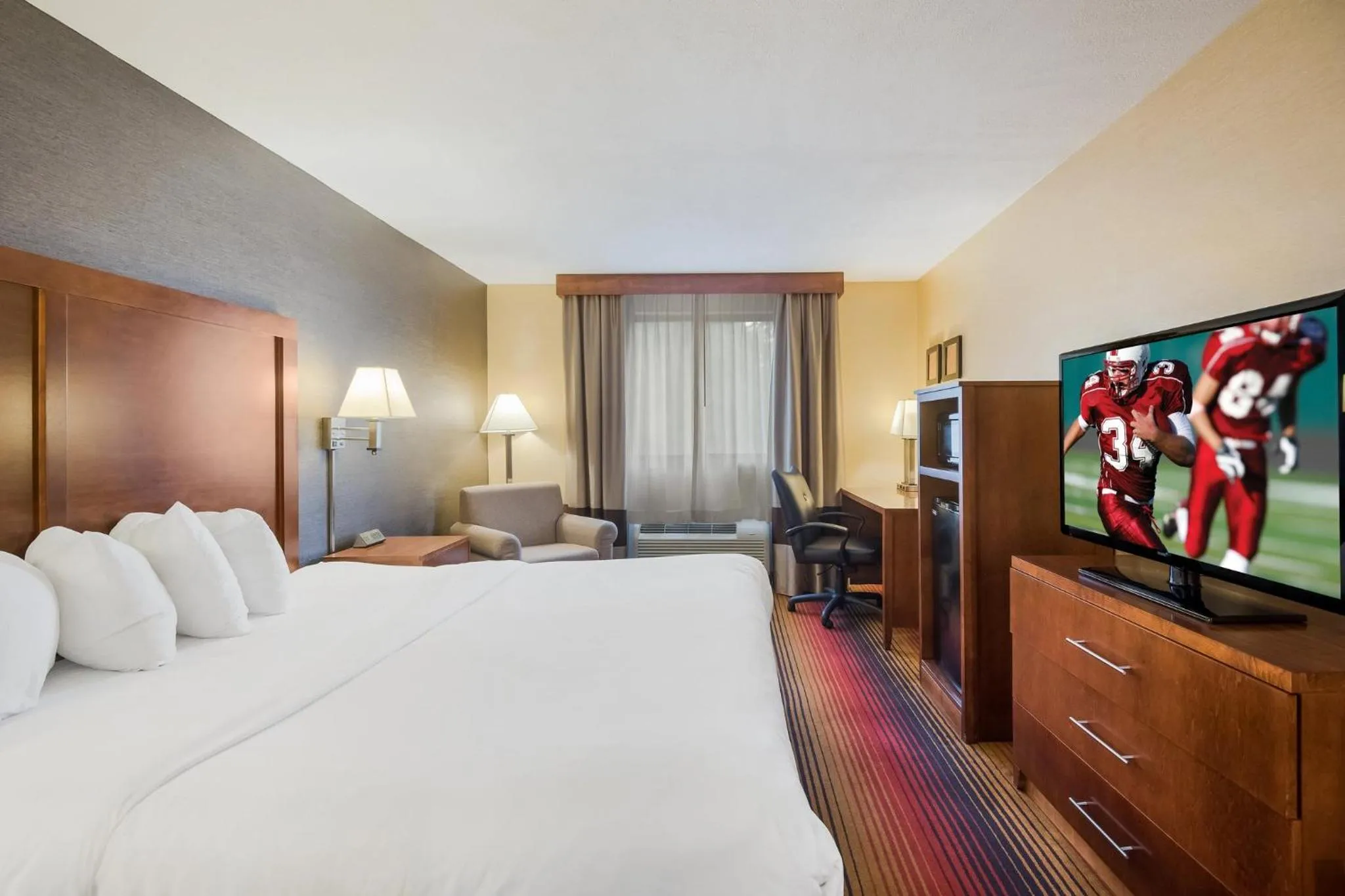 Bedroom, Bed in Red Roof Inn Fairfield