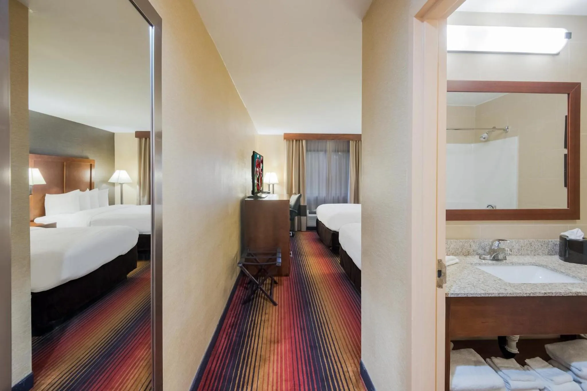 Bedroom, Bed in Red Roof Inn Fairfield