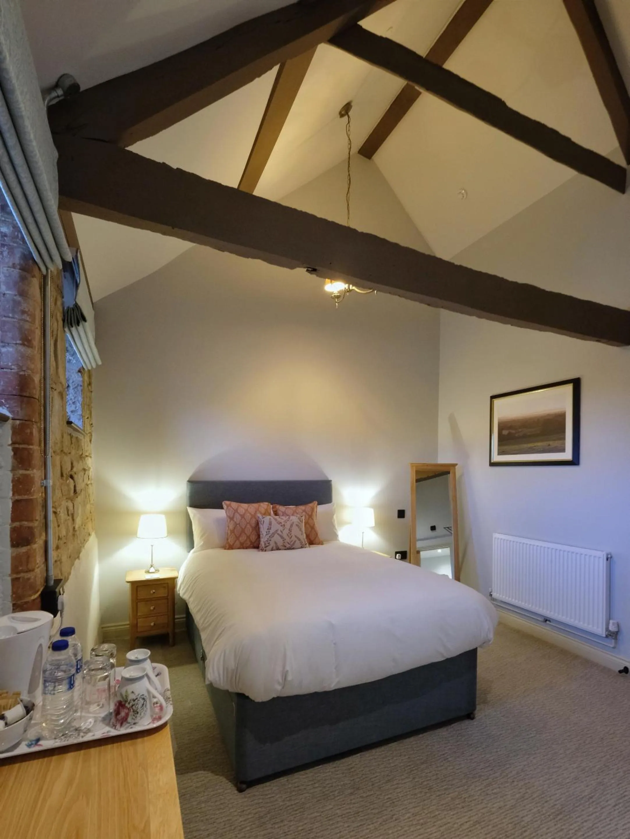 Bedroom, Bed in The Greyhound Inn