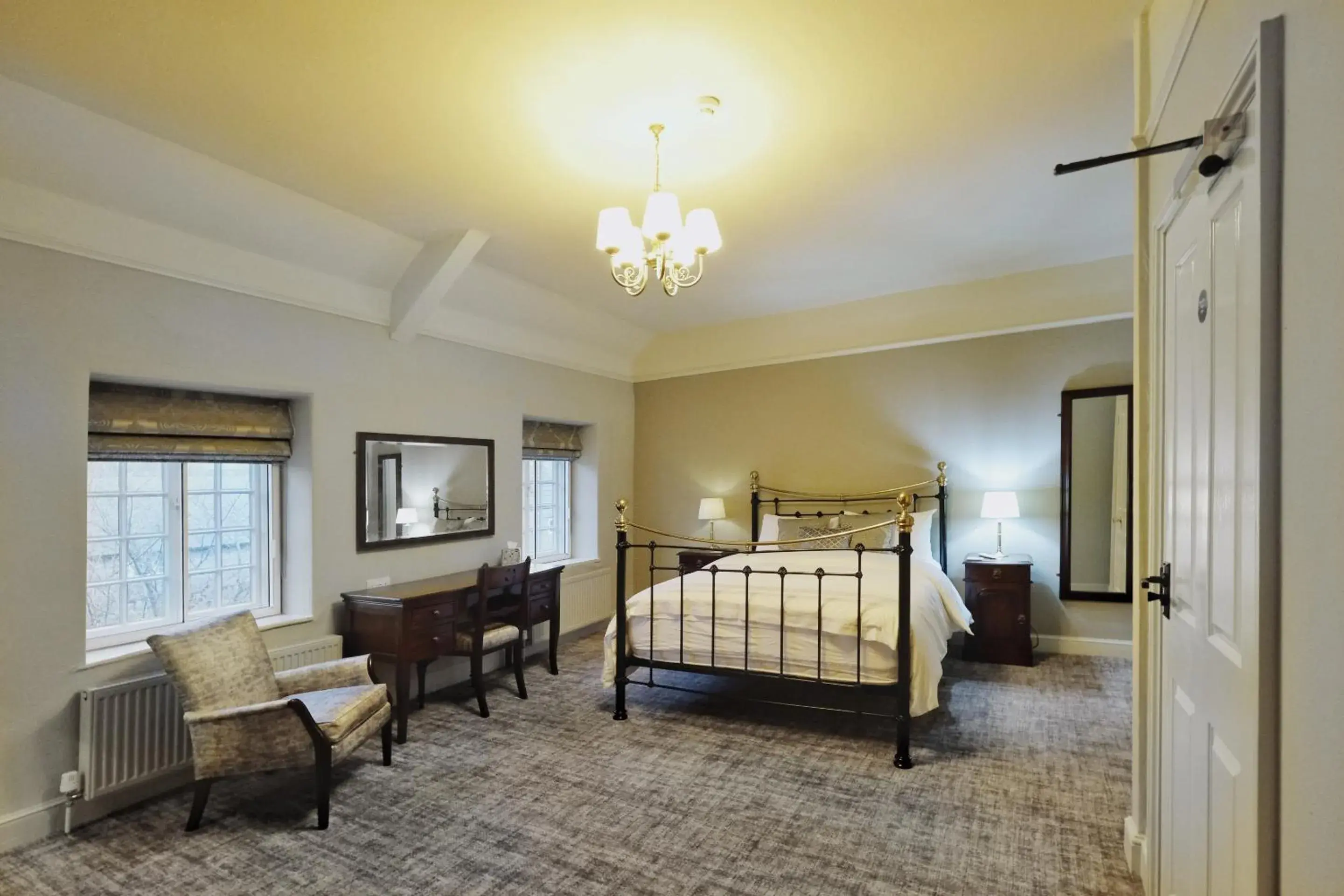 Deluxe Triple Room in The Greyhound Inn Deluxe Triple Room in The Greyhound Inn