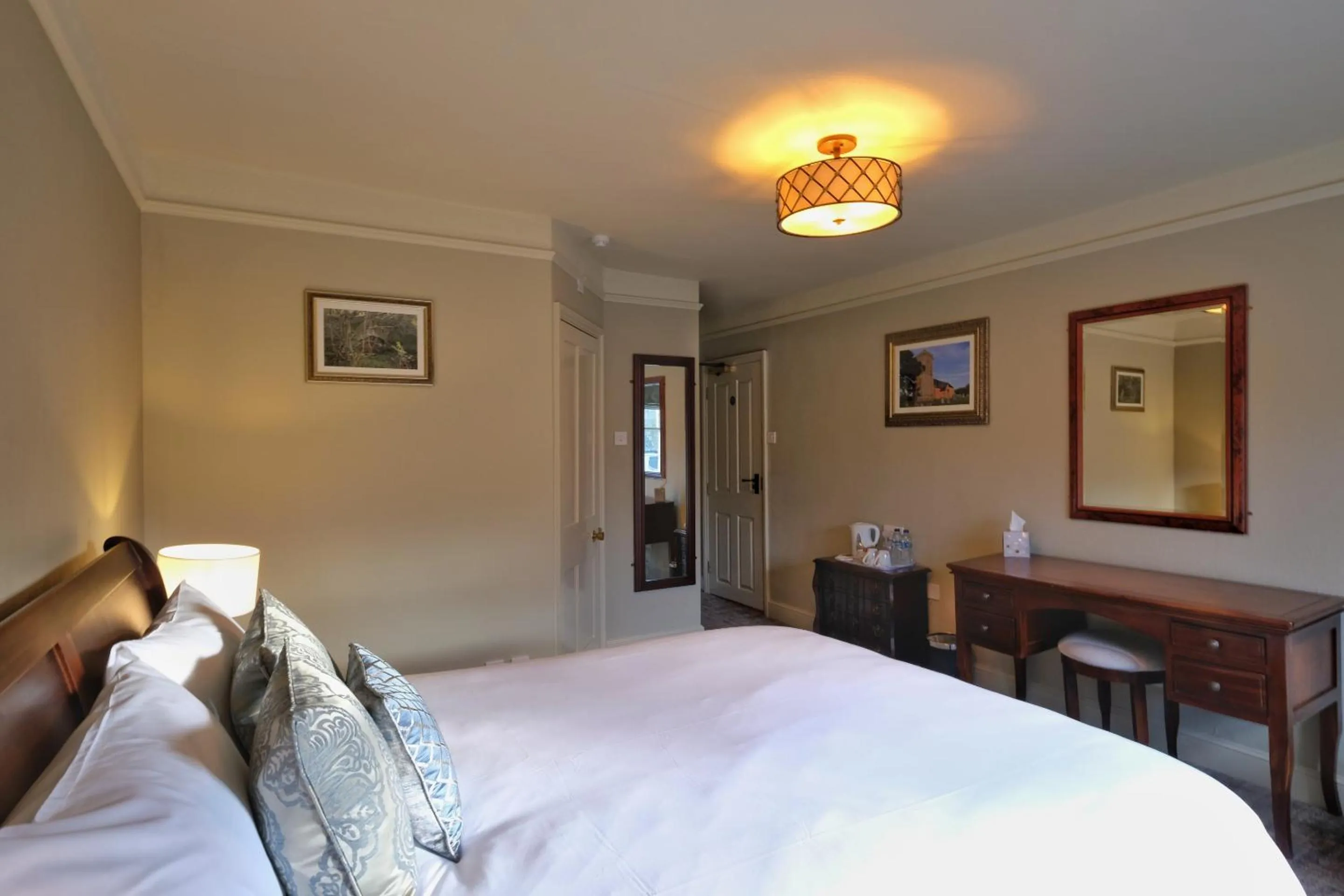 Bedroom, Bed in The Greyhound Inn