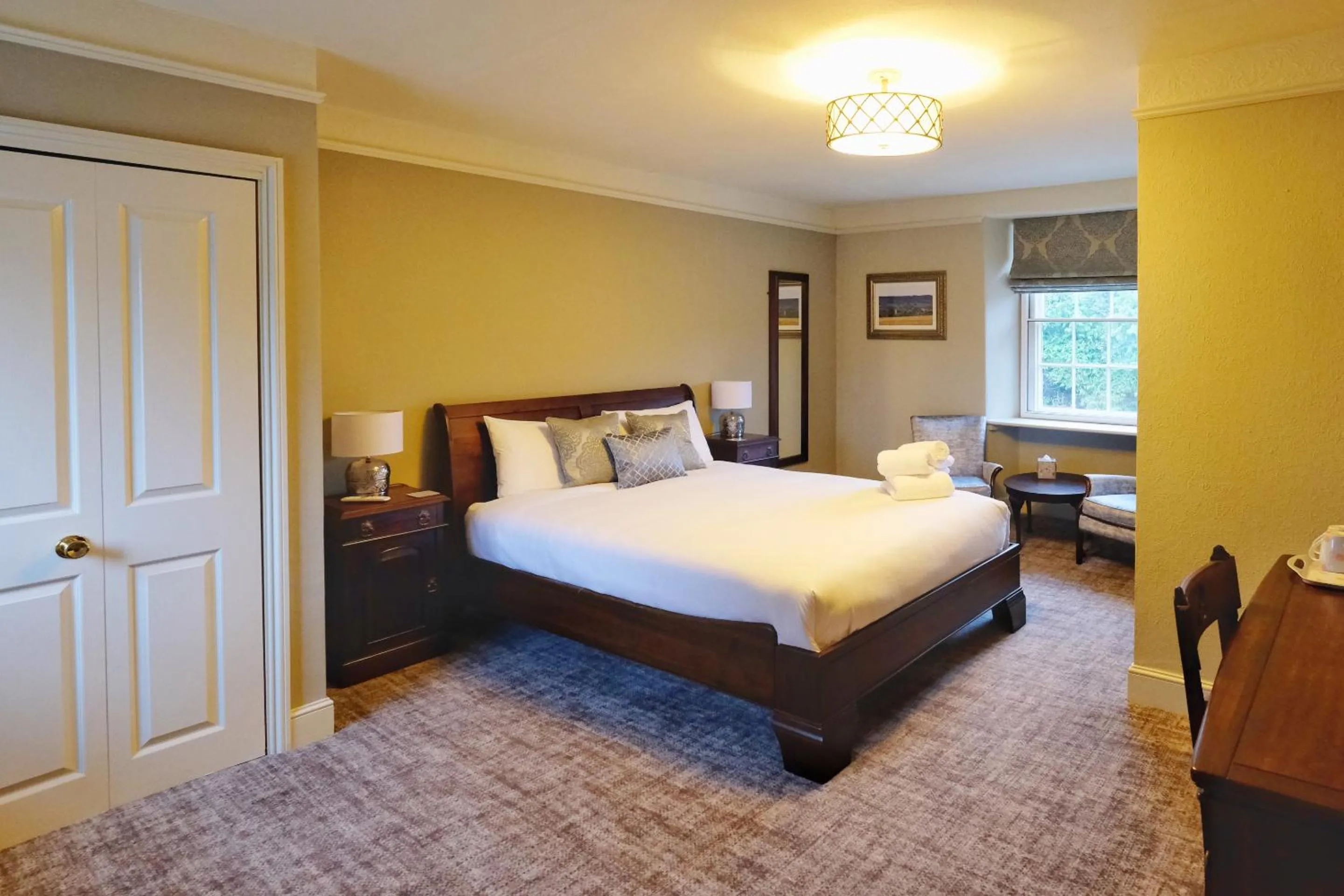 Bedroom, Bed in The Greyhound Inn