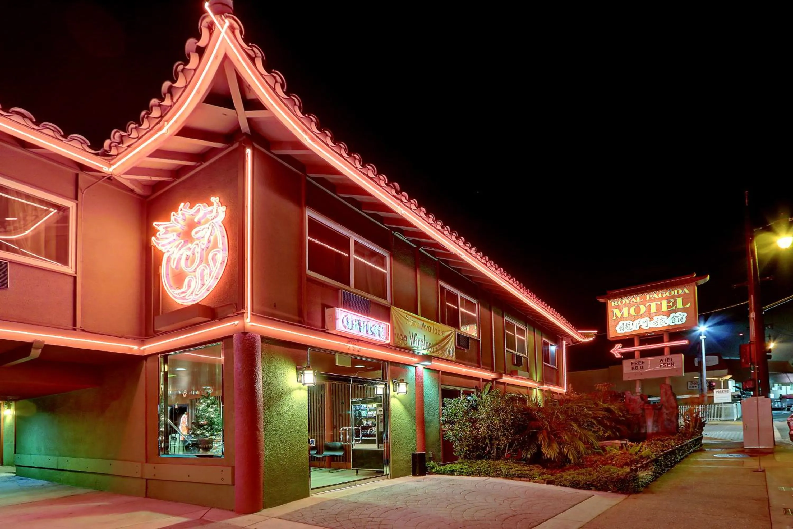 Facade/entrance in Royal Pagoda Motel Dodger Stadium