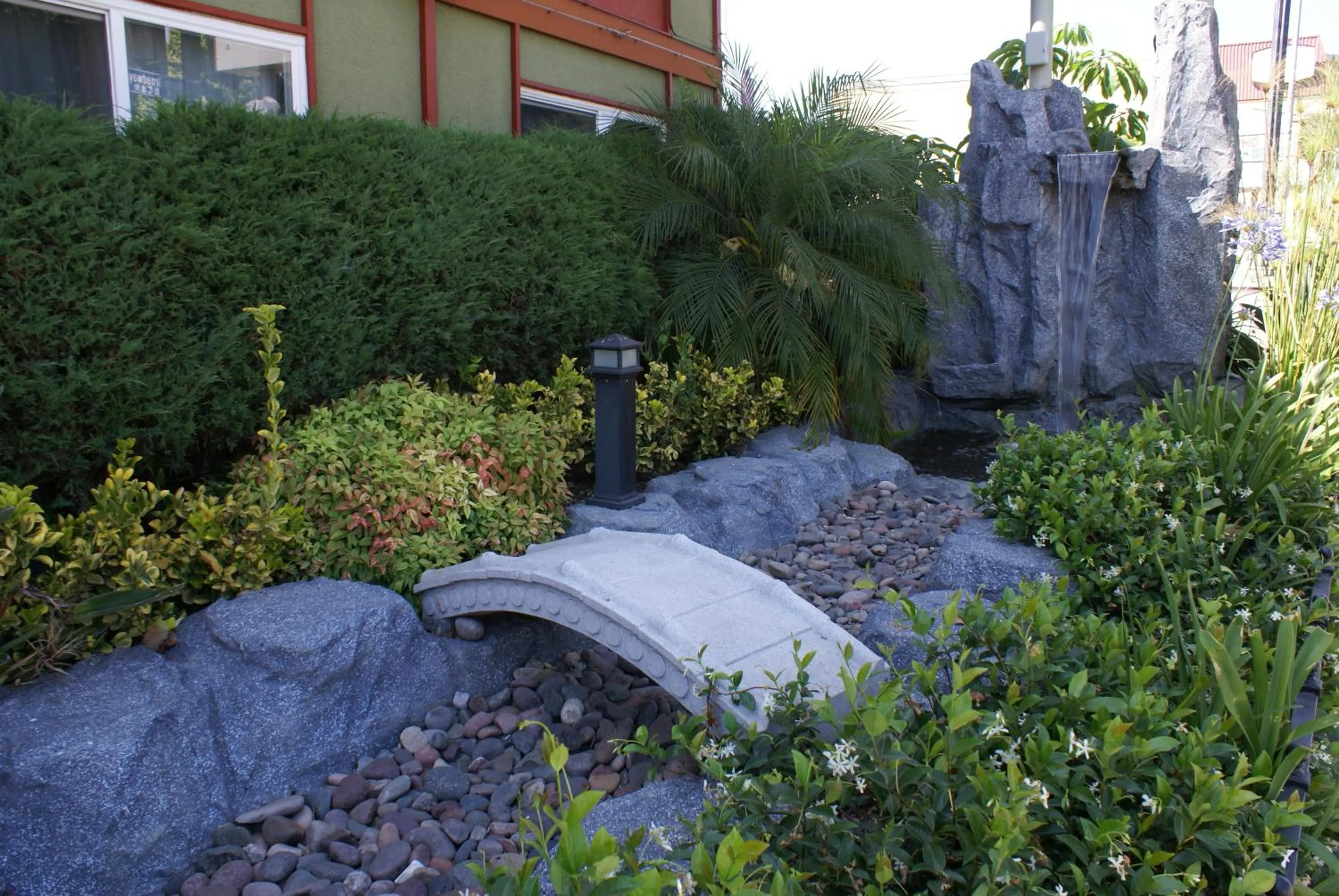 Facade/entrance in Royal Pagoda Motel Dodger Stadium