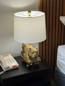 Bedroom in Royal Pagoda Motel Dodger Stadium