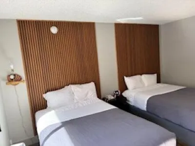 Bed in Royal Pagoda Motel Dodger Stadium