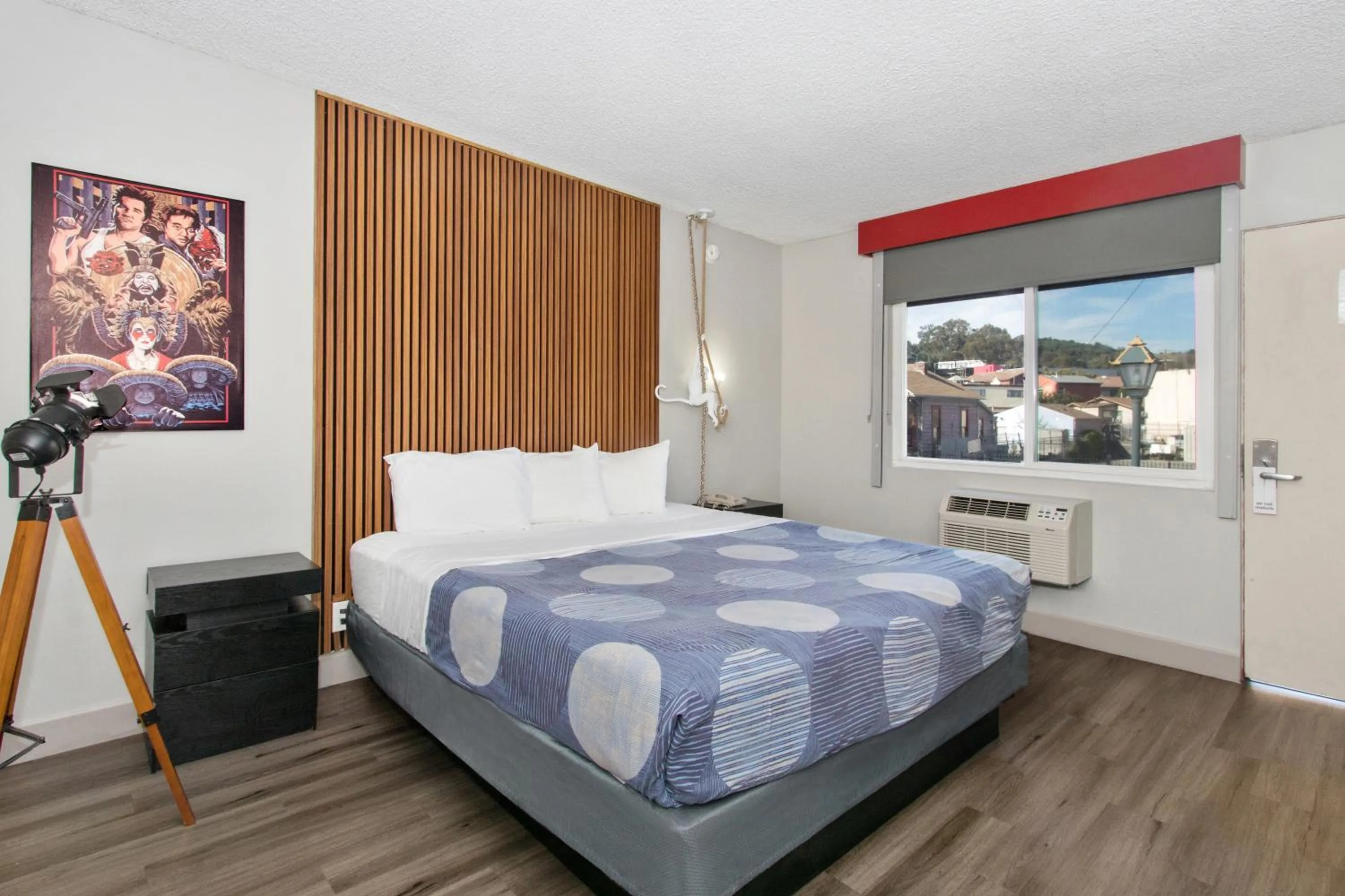 Bed in Royal Pagoda Motel Dodger Stadium