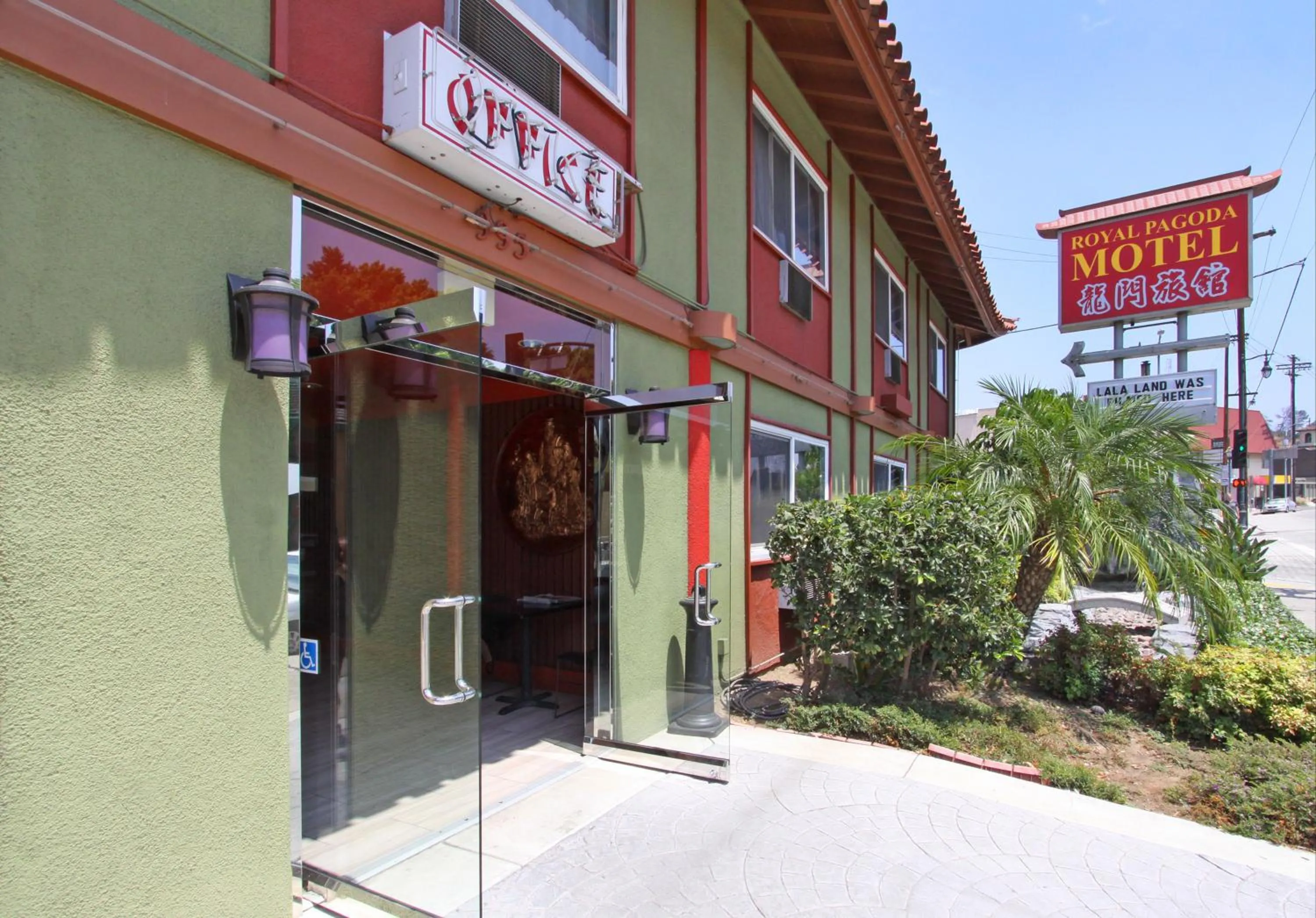 Facade/entrance in Royal Pagoda Motel Dodger Stadium