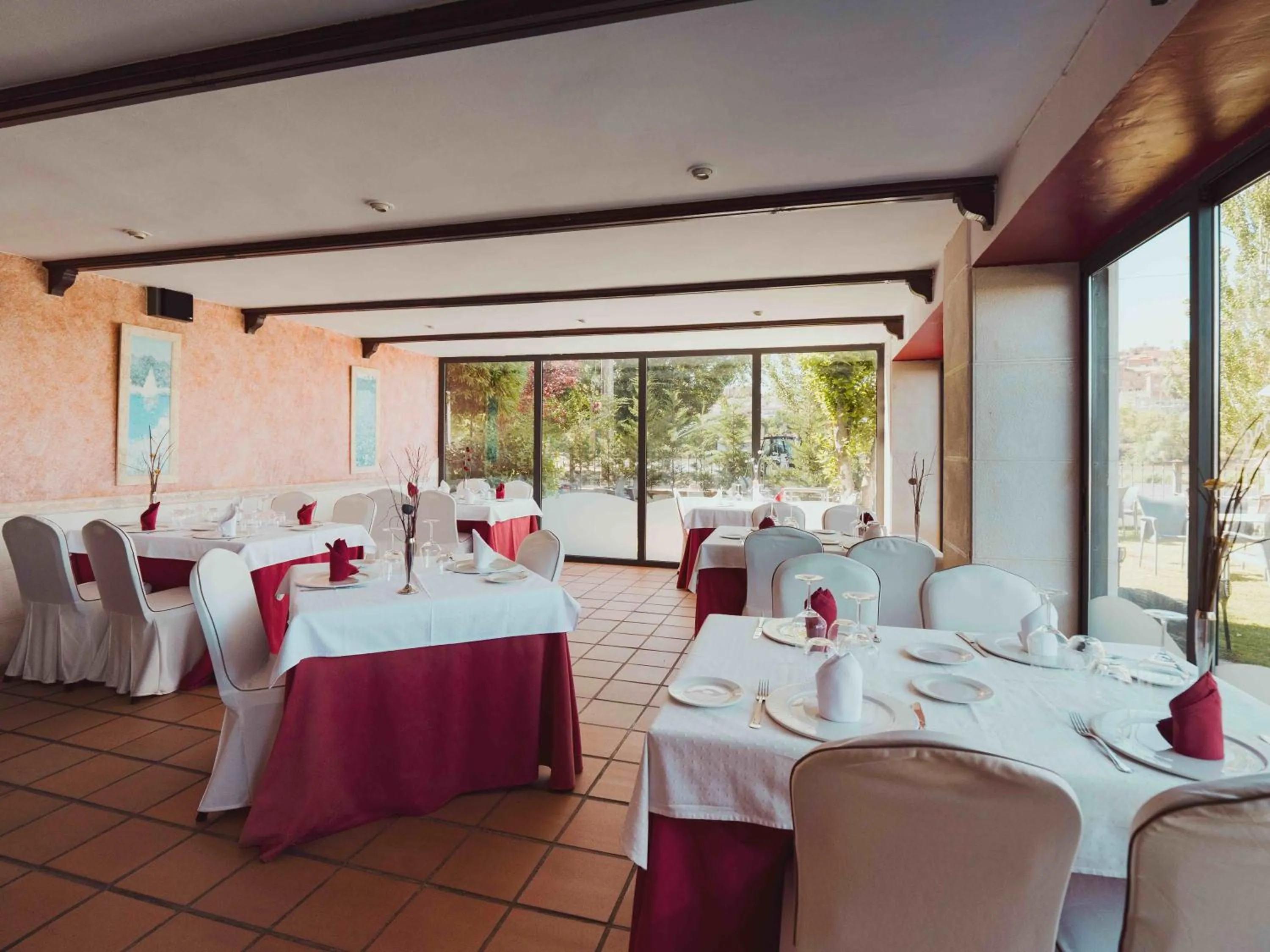 Restaurant/places to eat in Hotel Doña Carmen