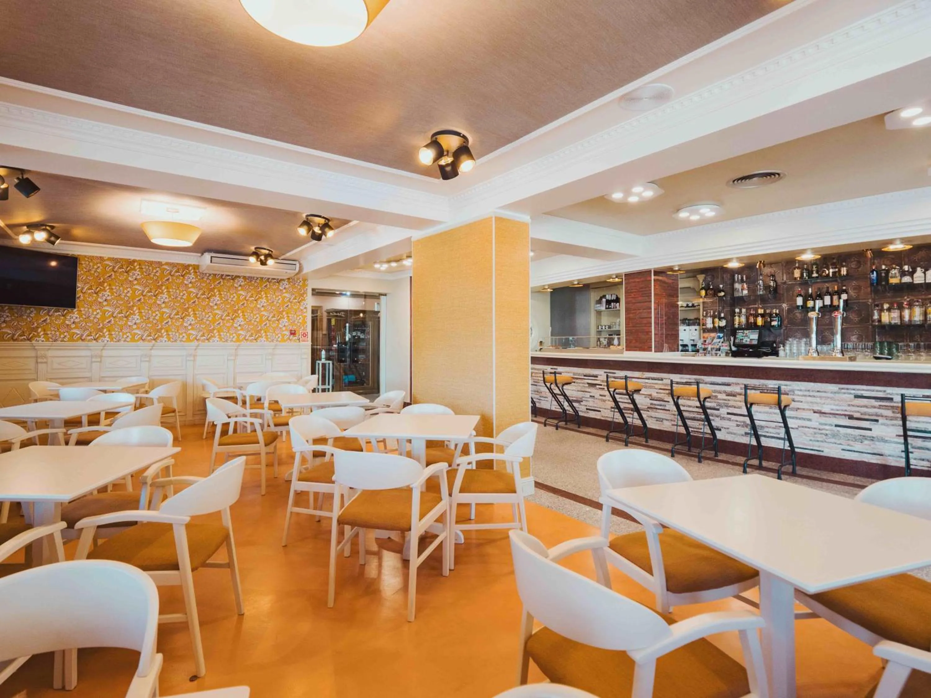 Restaurant/places to eat in Hotel Doña Carmen