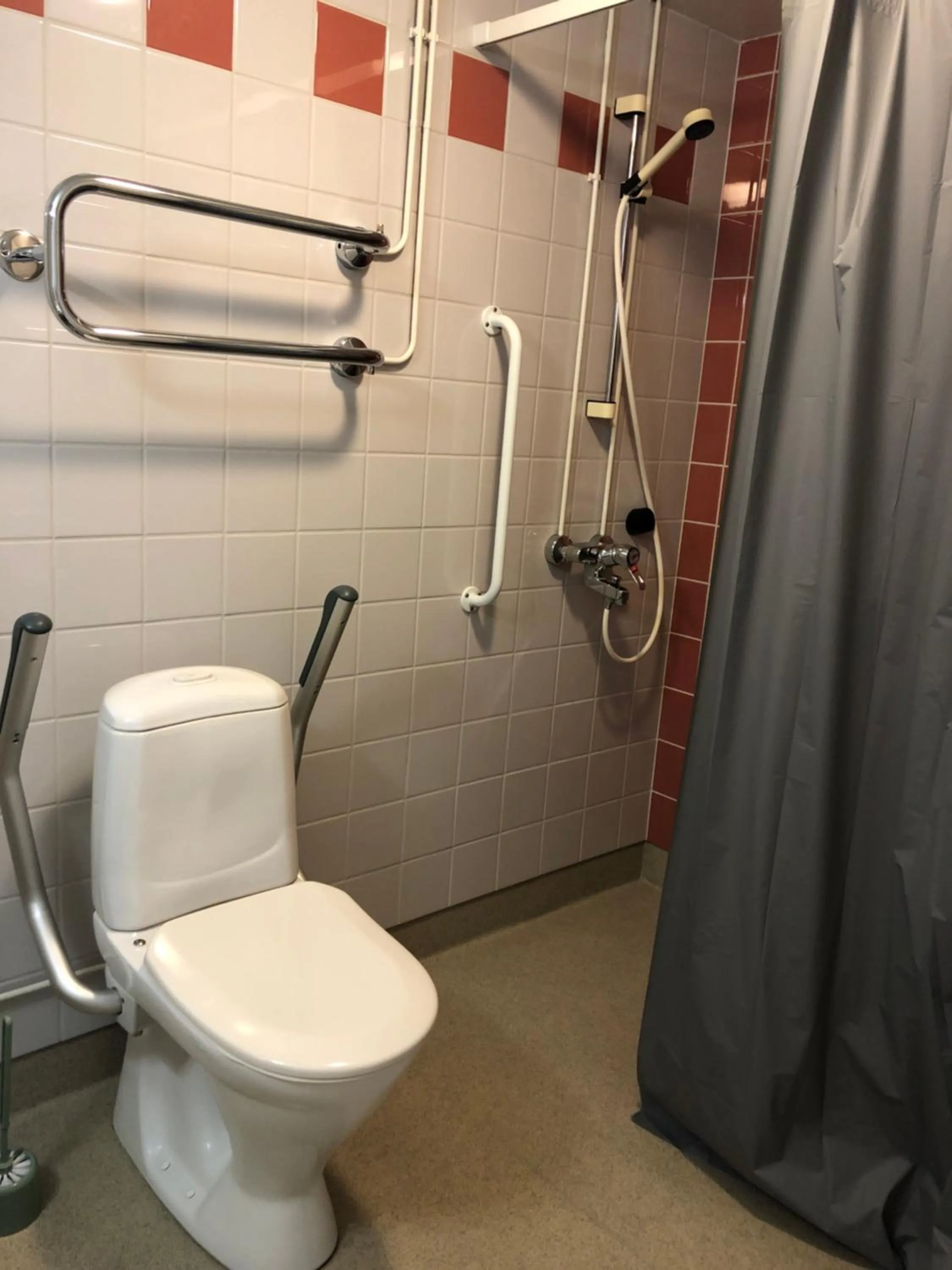 Shower in West Side Hotel