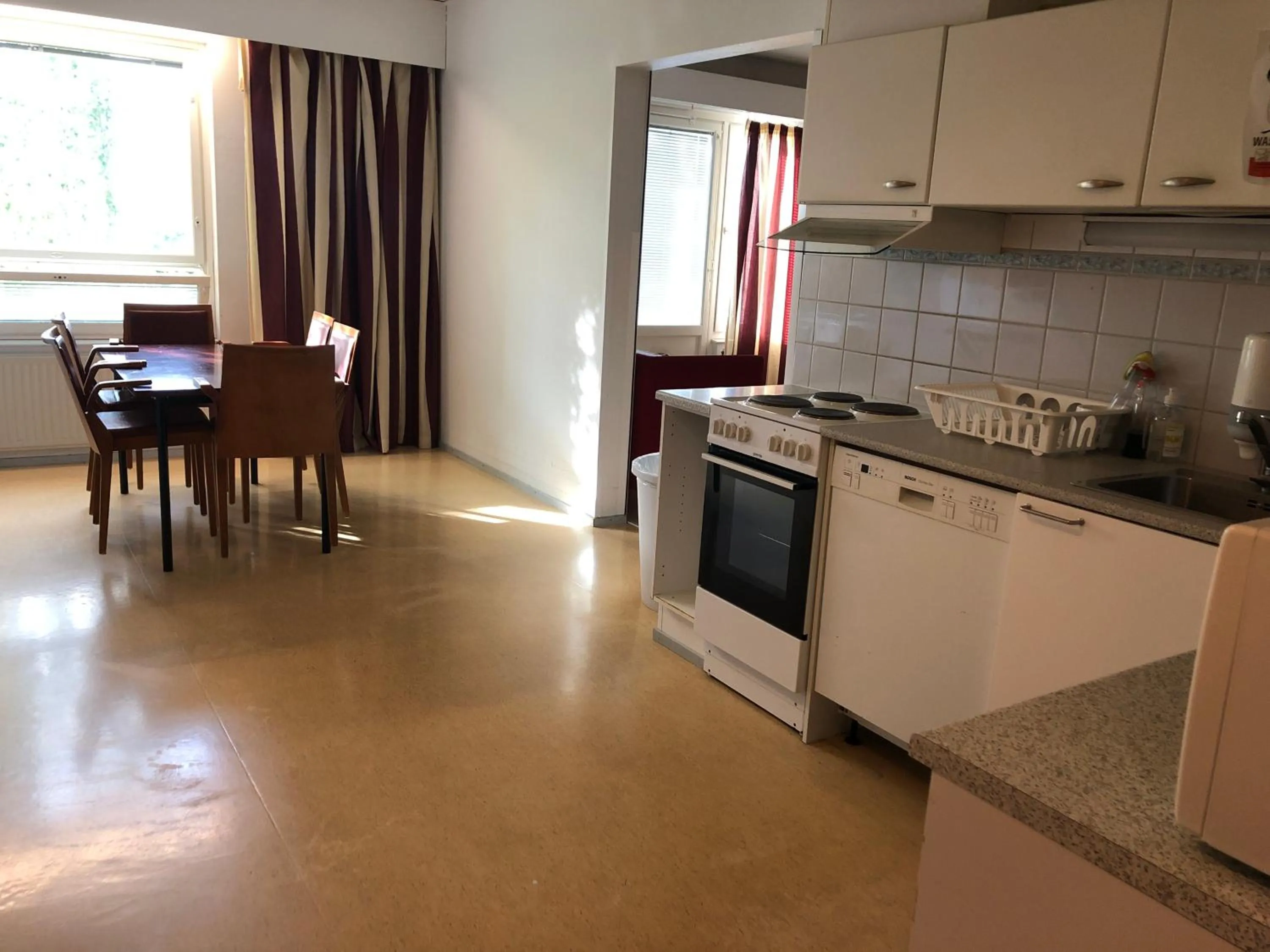 Dining area in West Side Hotel