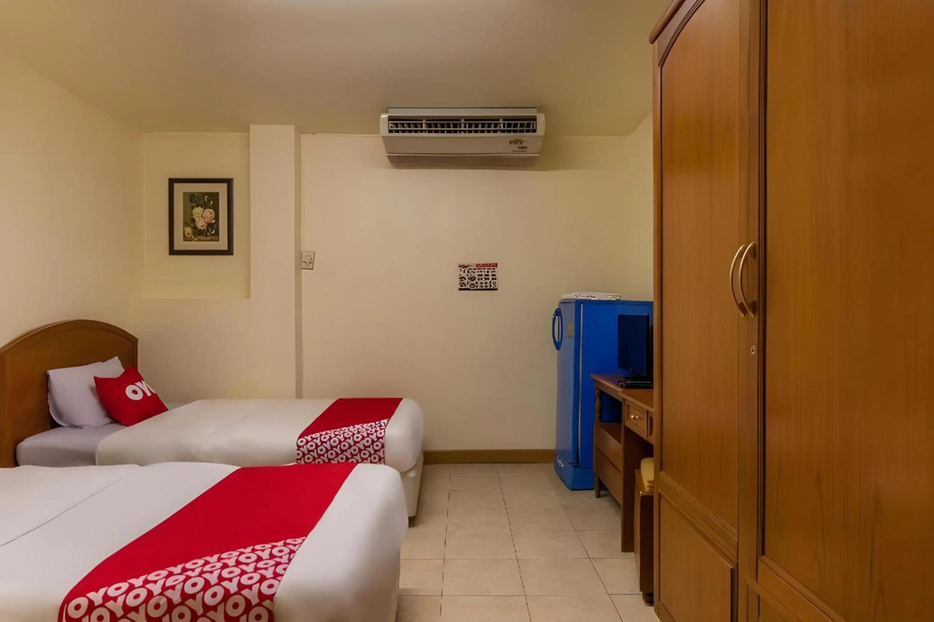 Bedroom, Bed in OYO 583 Sweethome Guest House