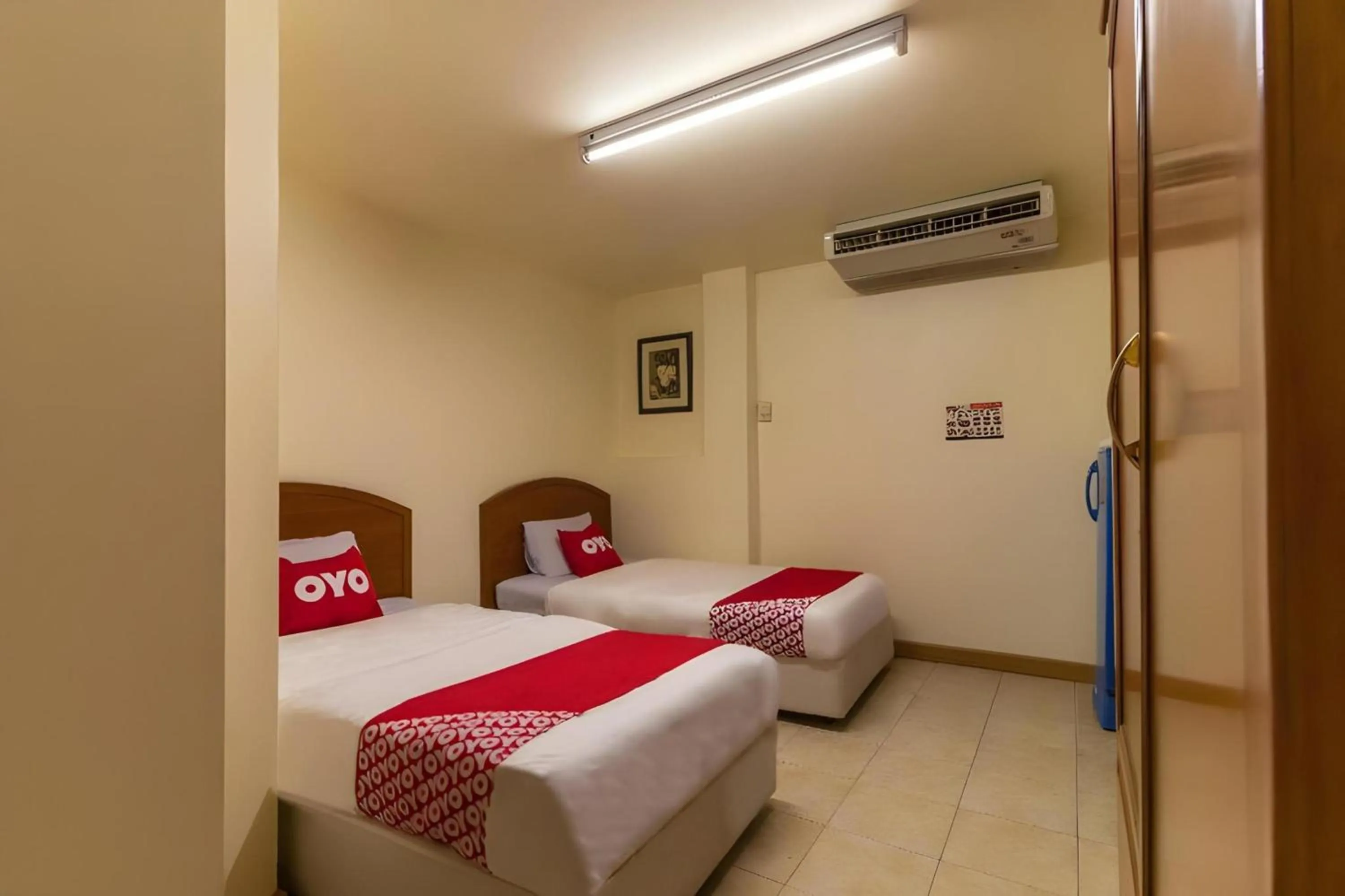 Bedroom, Bed in OYO 583 Sweethome Guest House