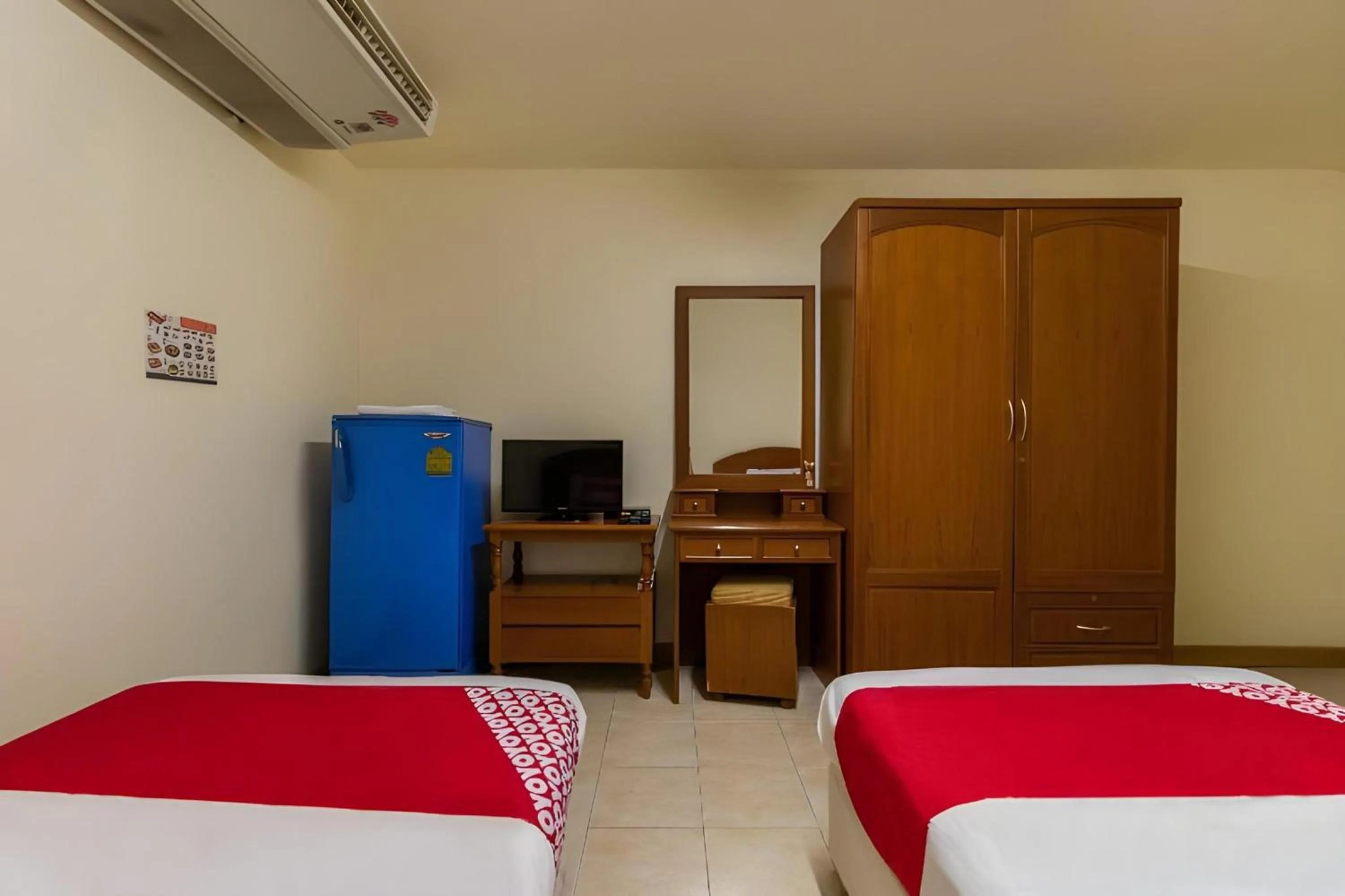 Bedroom, Bed in OYO 583 Sweethome Guest House