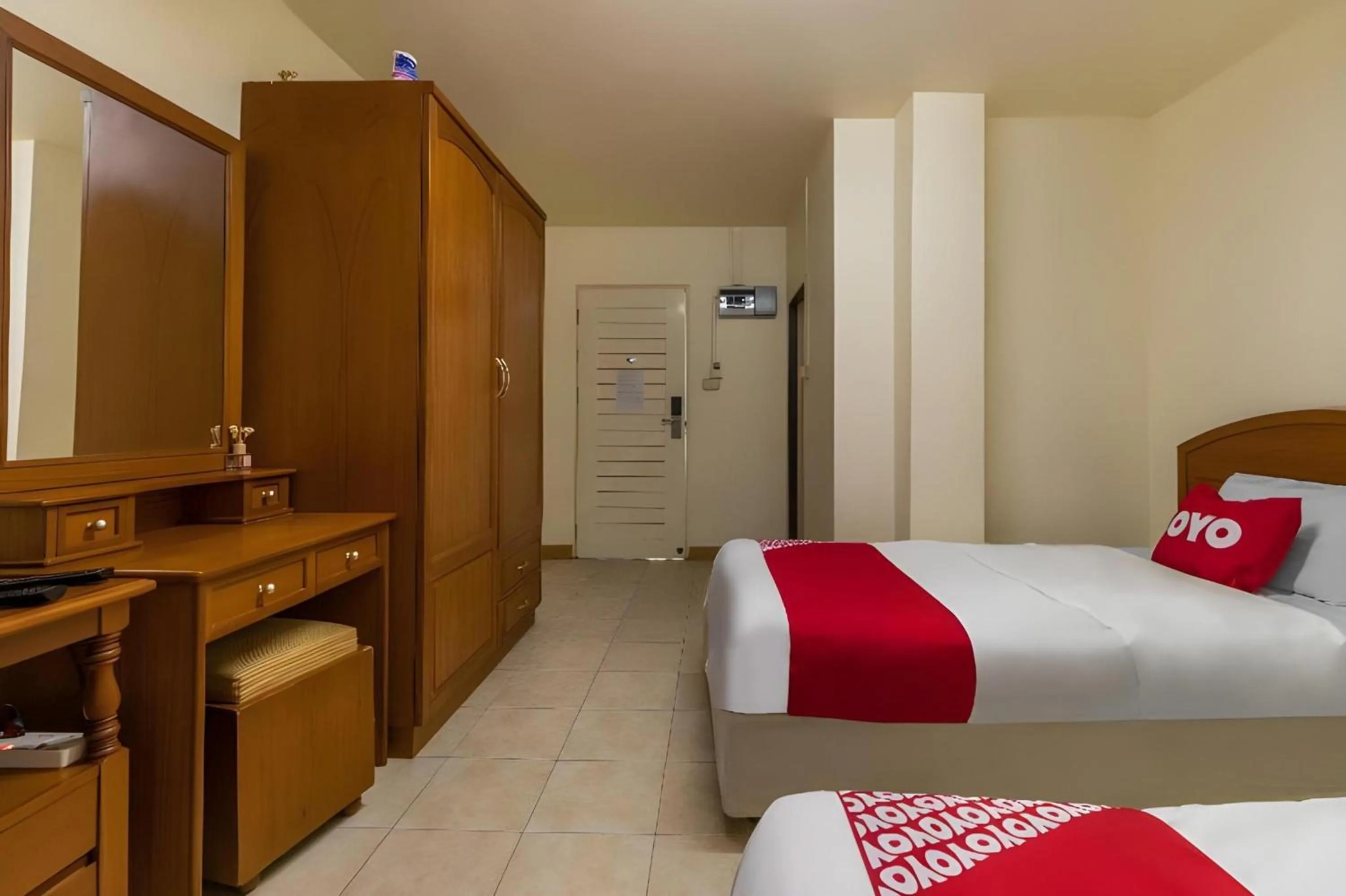 Bedroom, Bed in OYO 583 Sweethome Guest House